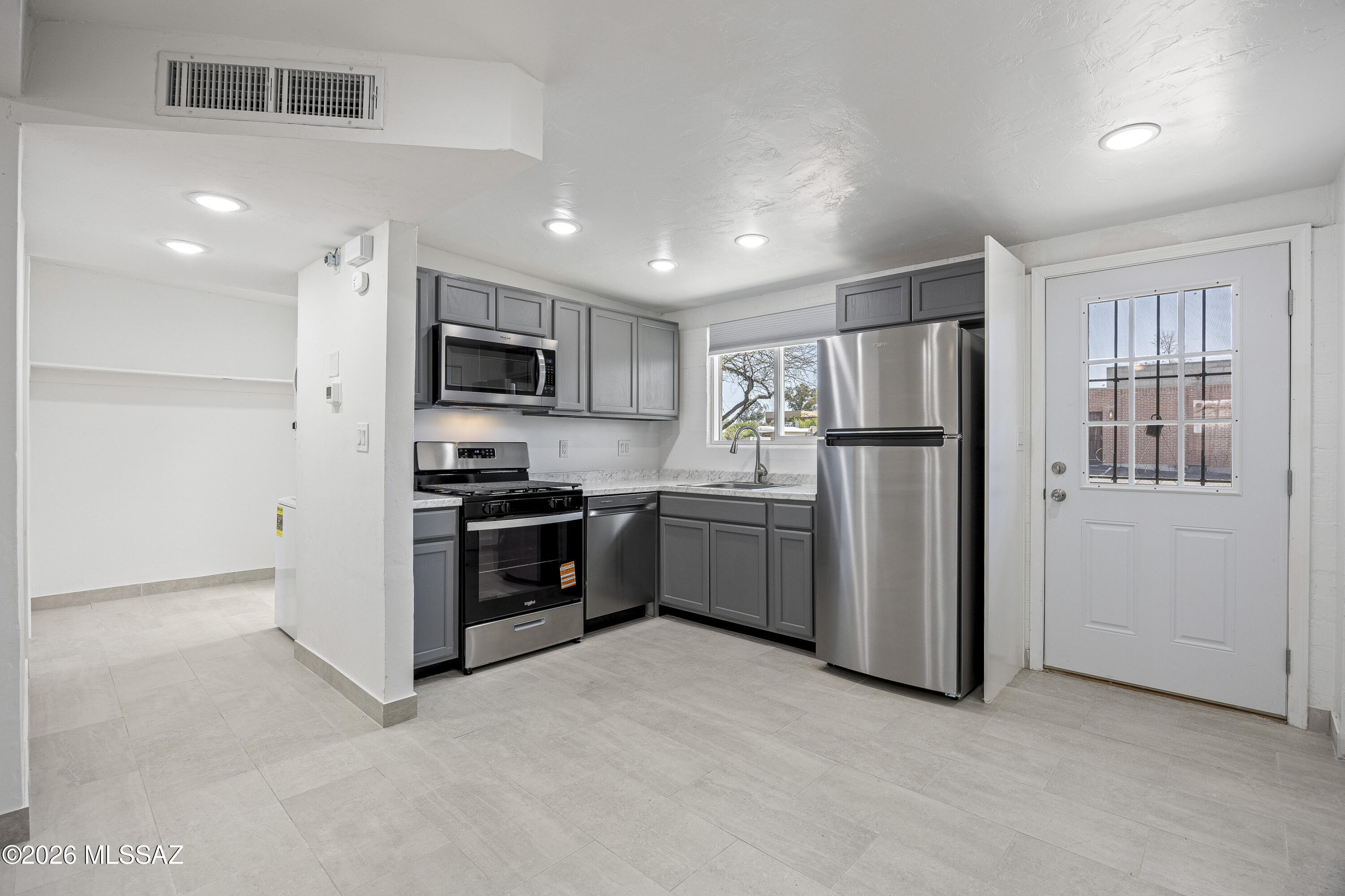 3675 E Shepherd Place