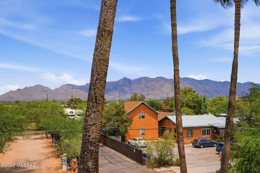 Welcome to effortless urban living at its finest. This charming residence at Casa Club places you right in the heart of one of Tucson's most vibrant and walkable neighborhoods -- just steps from the University of Arizona and everything the area has to offer.
Don't let the size fool you -- this efficiently designed studio delivers a lifestyle most larger units simply can't match. Walk to your favorite restaurants, grab groceries without touching your car, hit the gym, browse the shopping centers, or even squeeze in a Botox appointment -- it's all right outside your door.
Back home, indulge in an incredible amenity package that rivals a luxury resort: unwind in the sauna or steam room, rally on the tennis court, challenge a friend on the indoor racquetball court, or soak in the 2 pools.