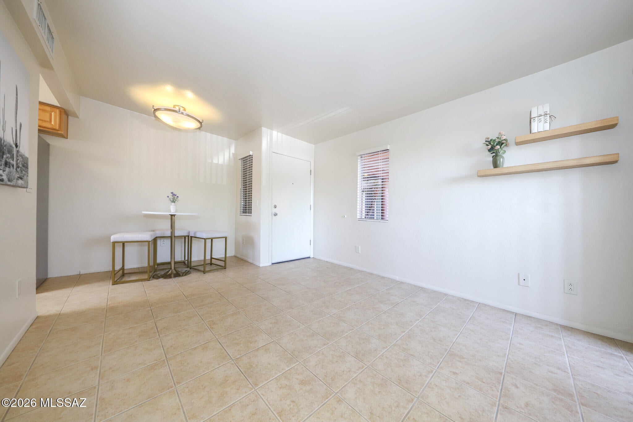 1810 E Blacklidge Drive 811
