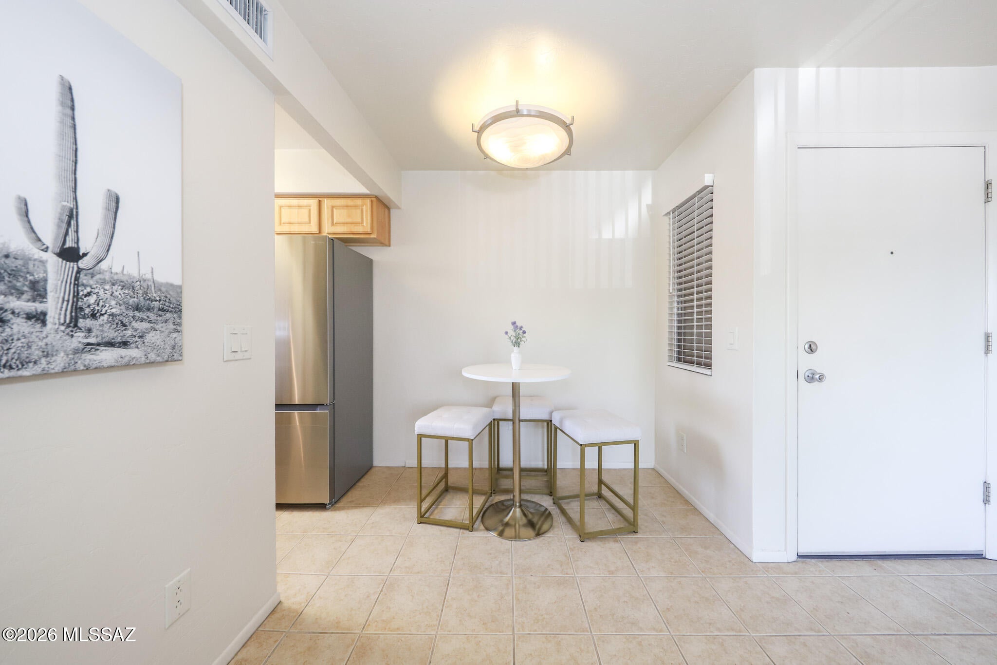 1810 E Blacklidge Drive 811