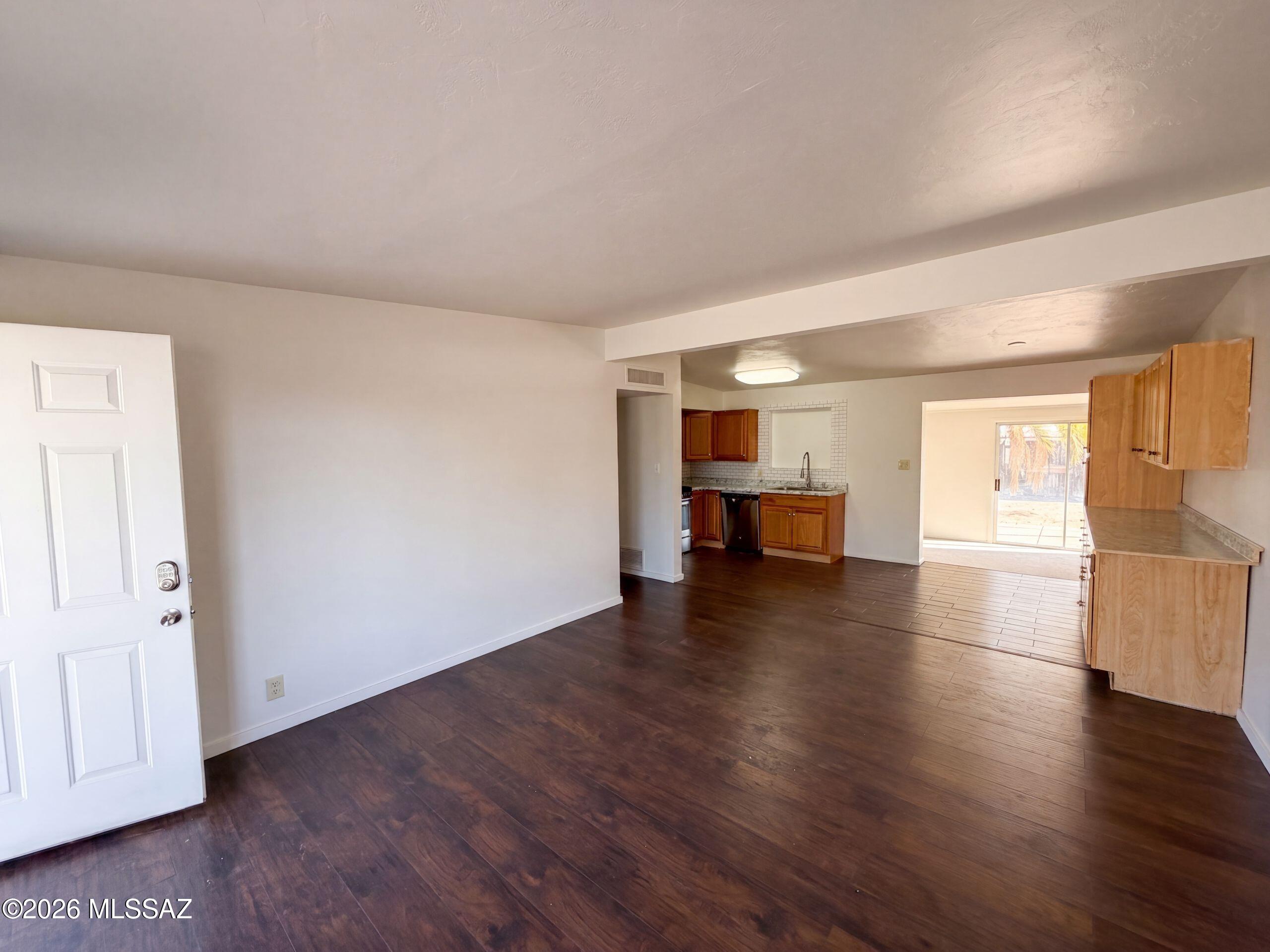 6435 E Calle Castor