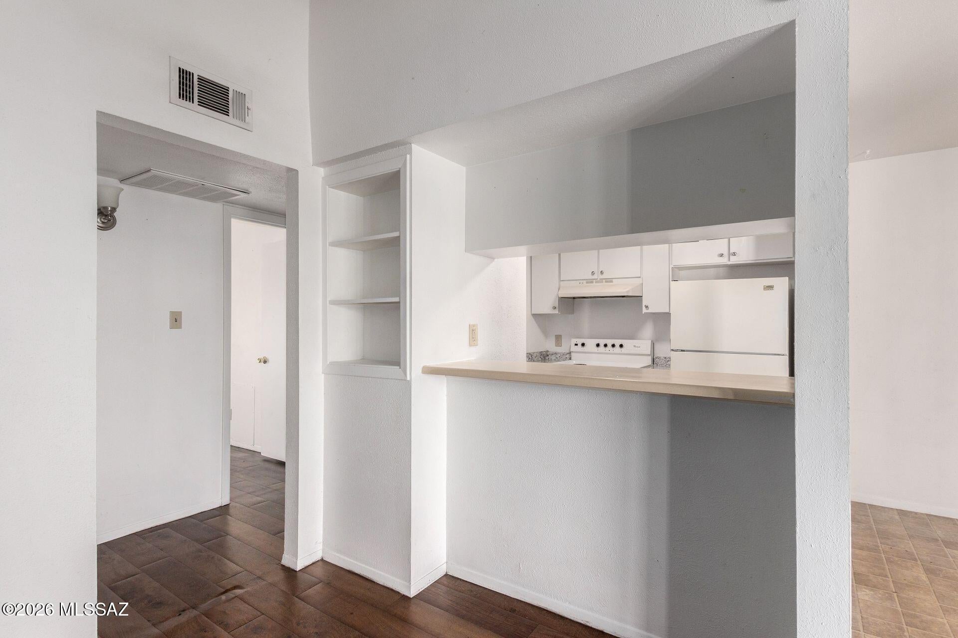 1620 N Wilmot Road UNIT E258