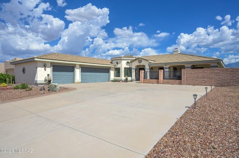 Photo of 833 S Placita Hermosura, Green Valley, AZ 85614 (MLS # 22621461)