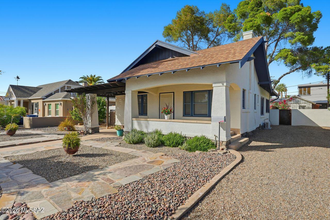 University Manor - Residential