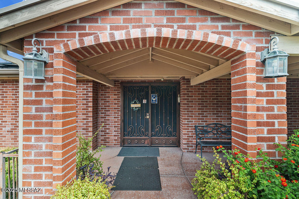 6301 E Calle De San Alberto