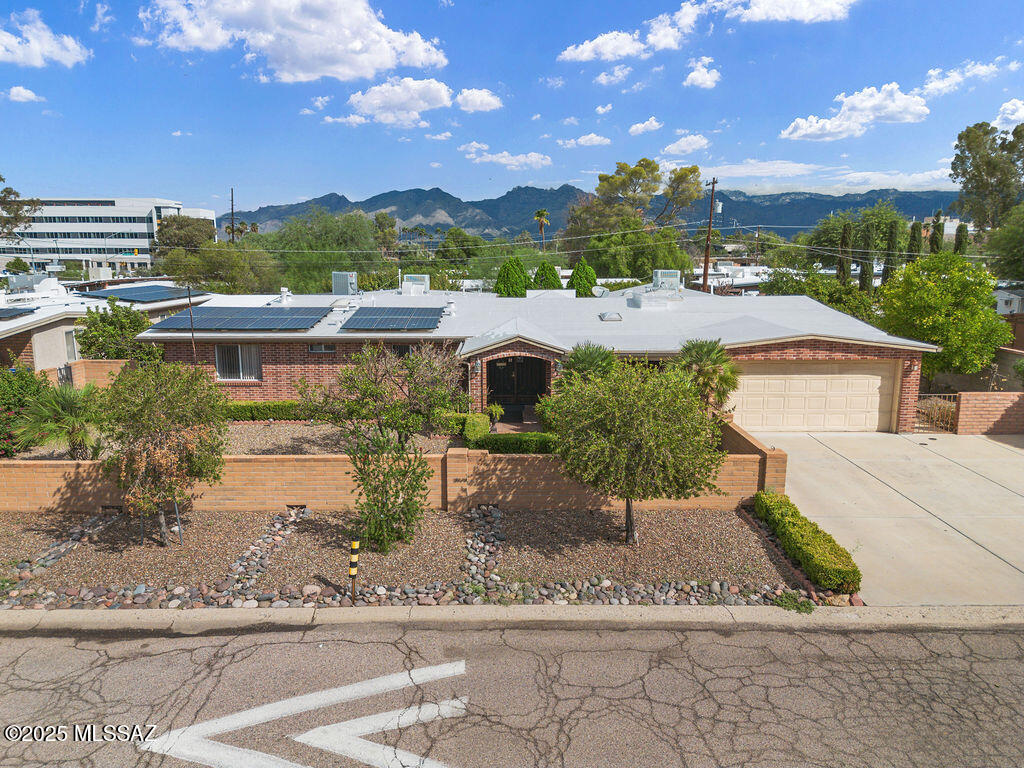 6301 E Calle De San Alberto