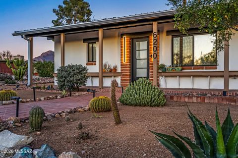 Photo of 6200 N VÃ­a Ranchero, Tucson, AZ 85704 (MLS # 22606130)