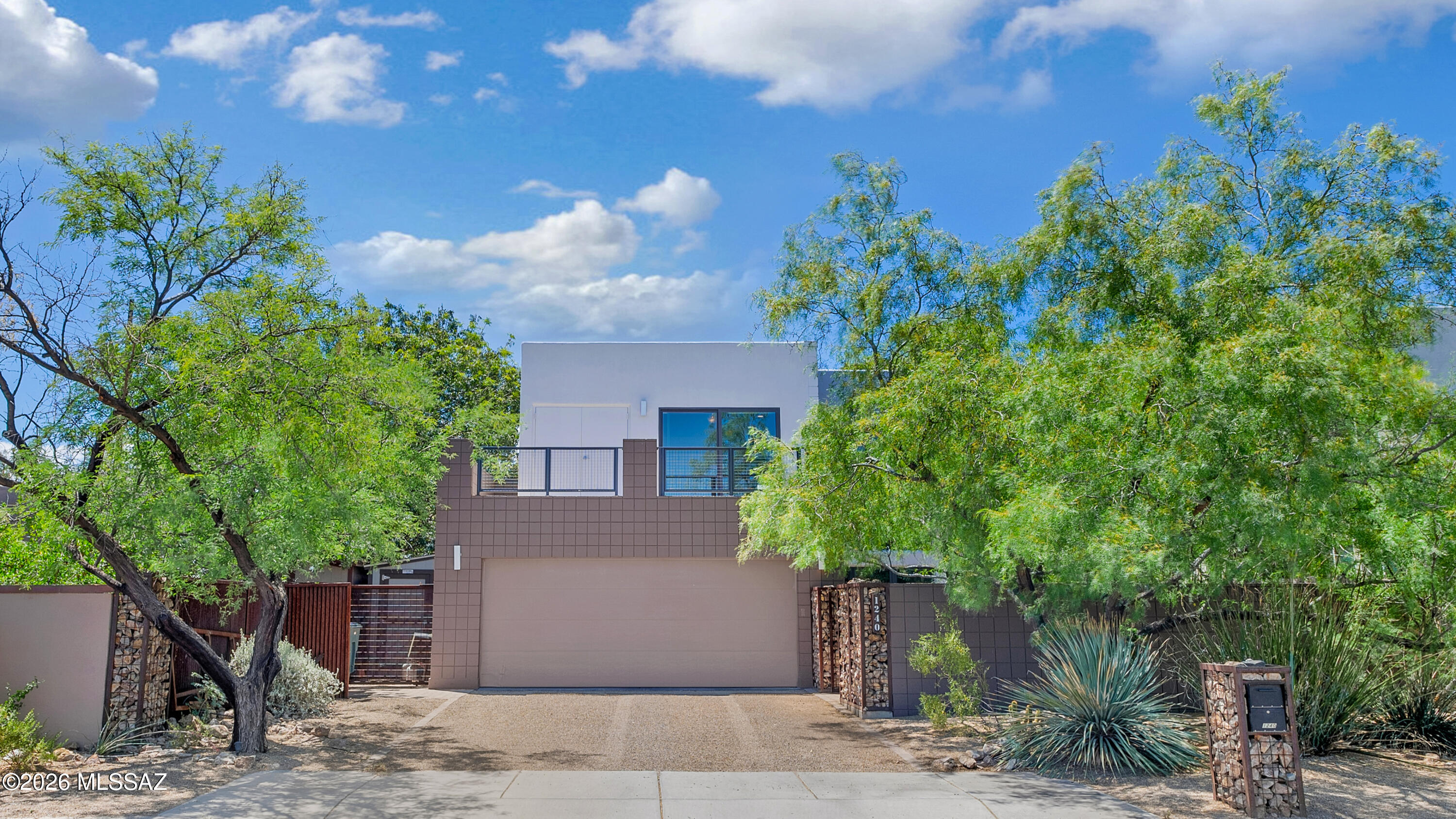 1240 E Blacklidge Drive