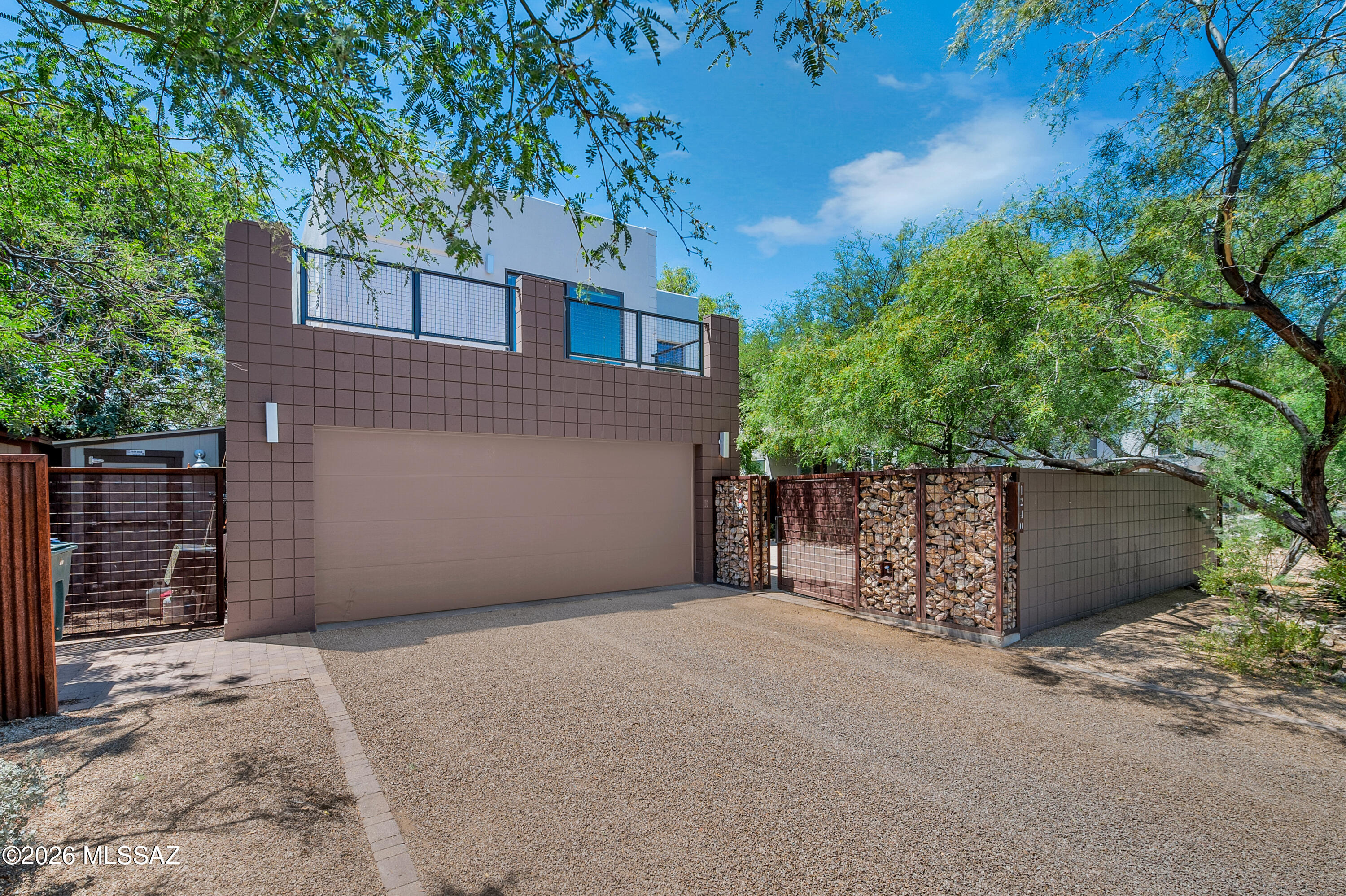 1240 E Blacklidge Drive