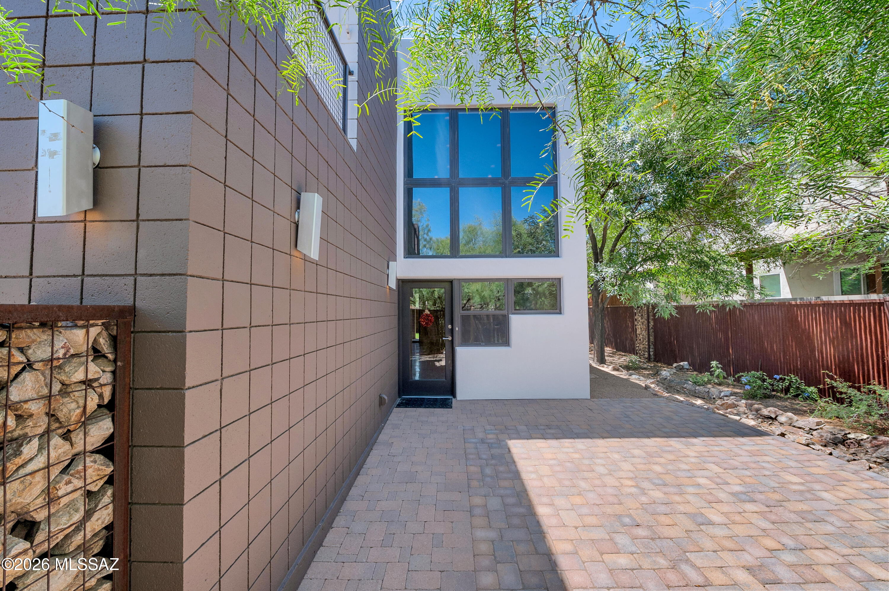 1240 E Blacklidge Drive