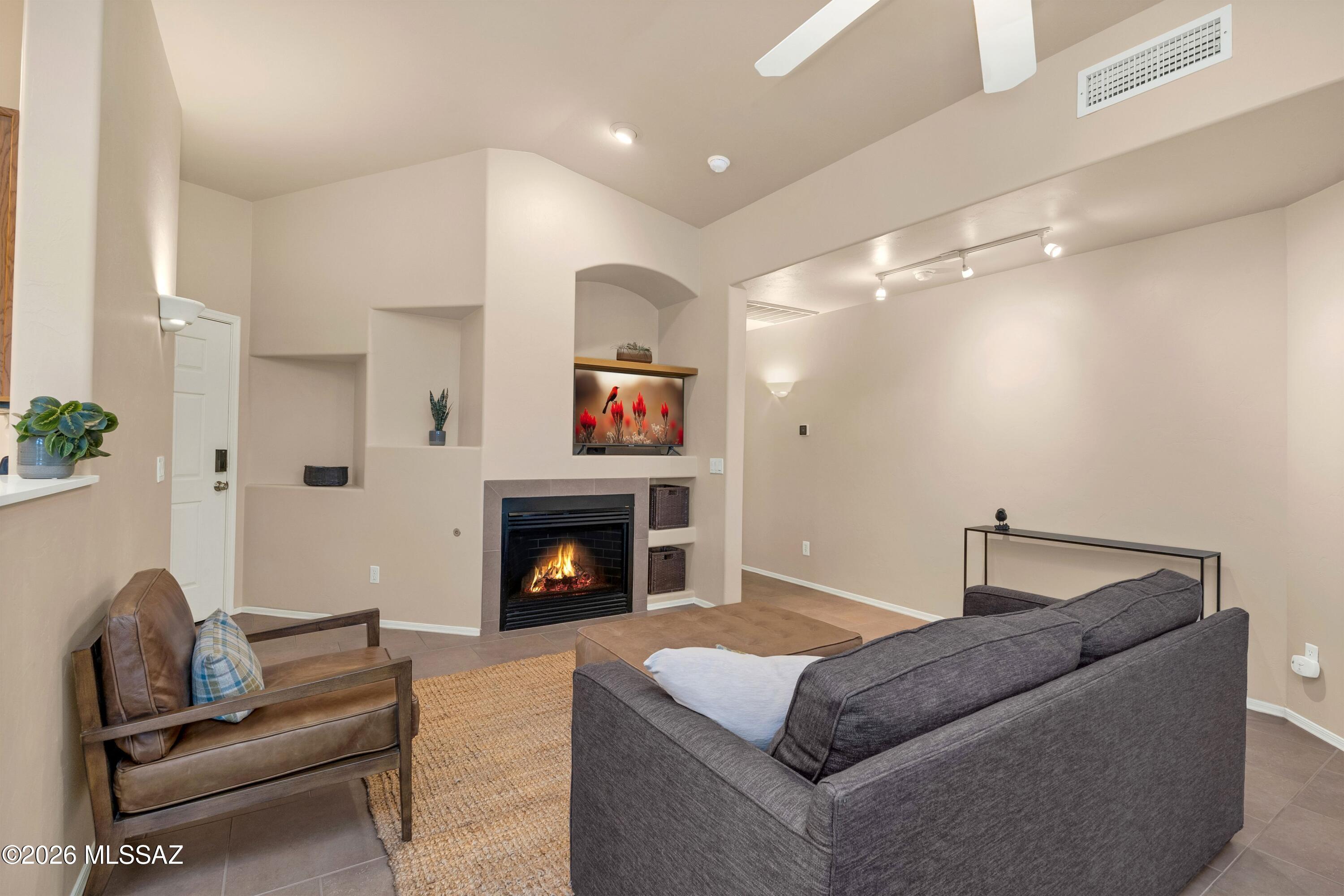 6085 N Panorama View Drive