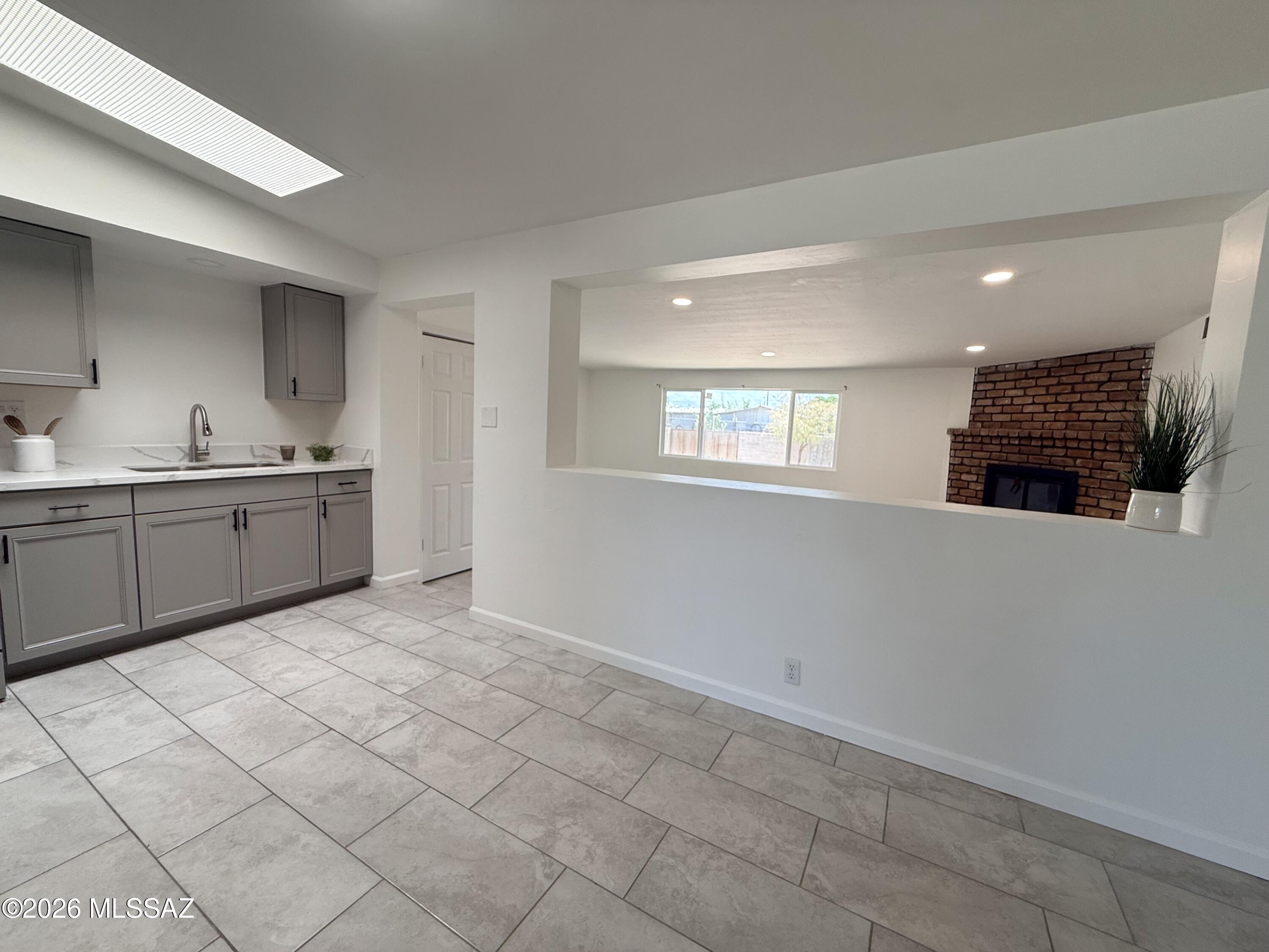 749 W Calle Margarita