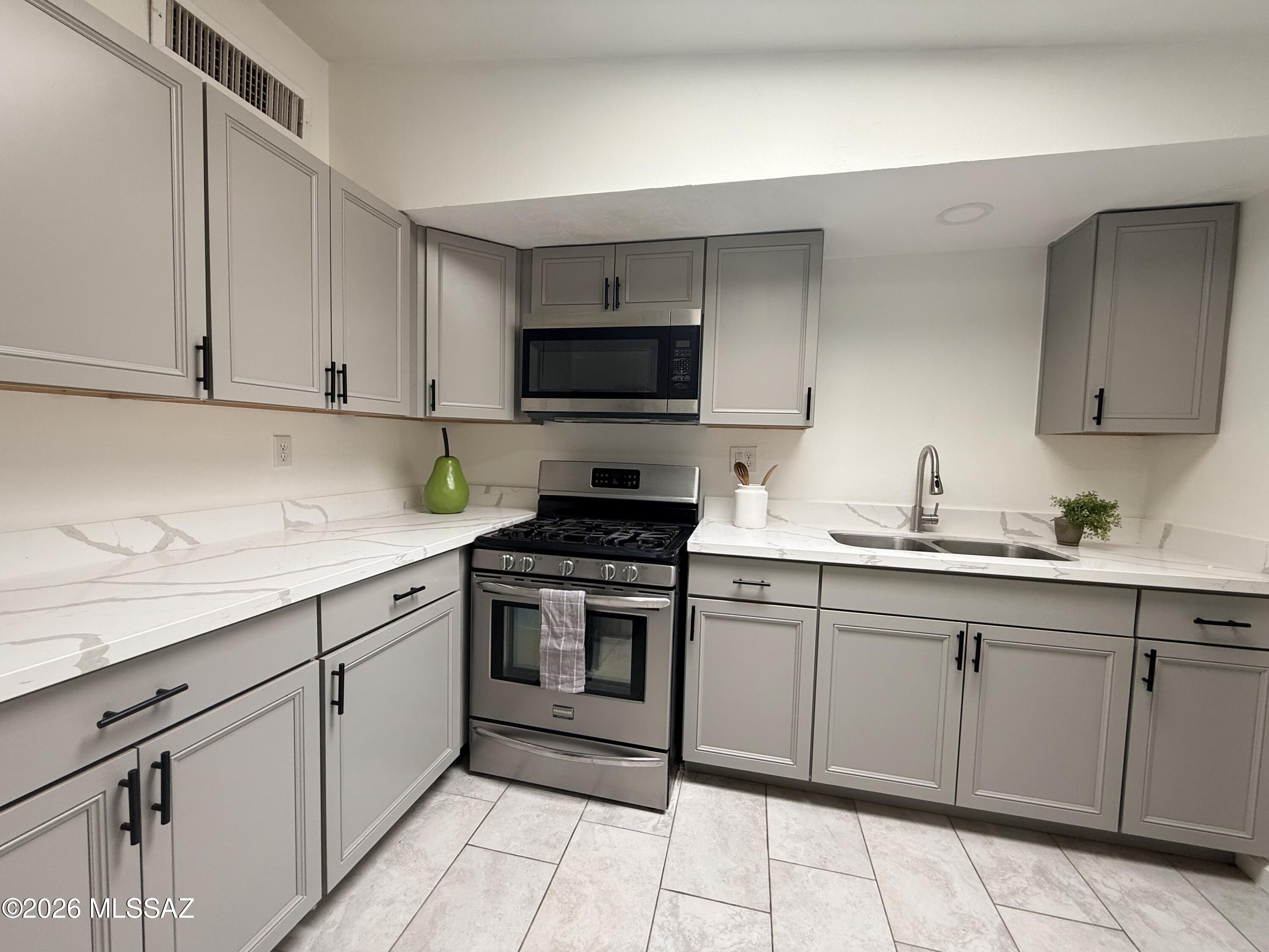 749 W Calle Margarita