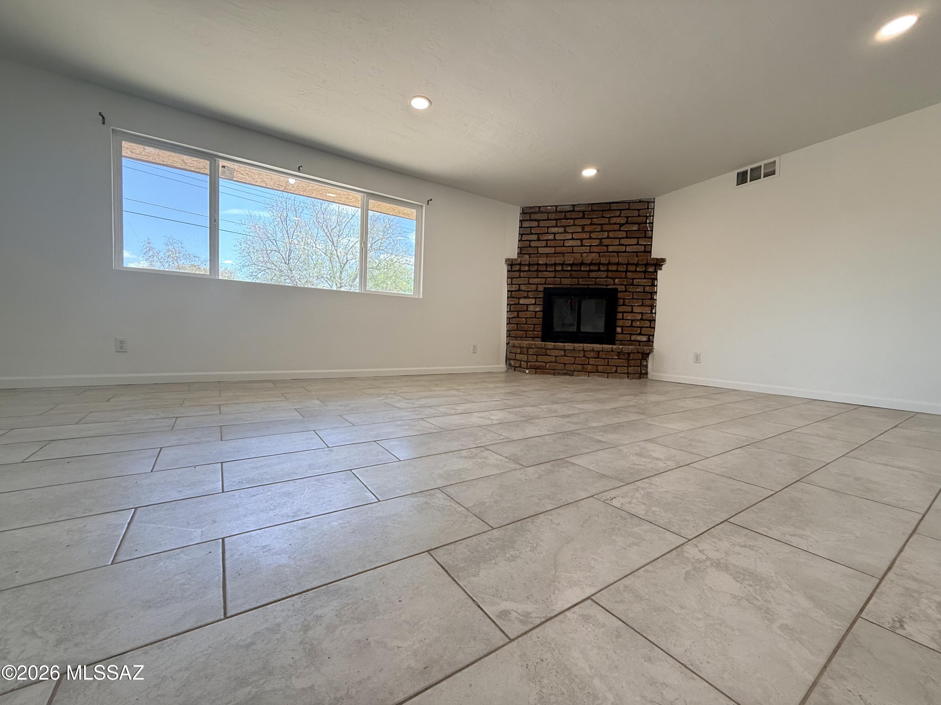 749 W Calle Margarita