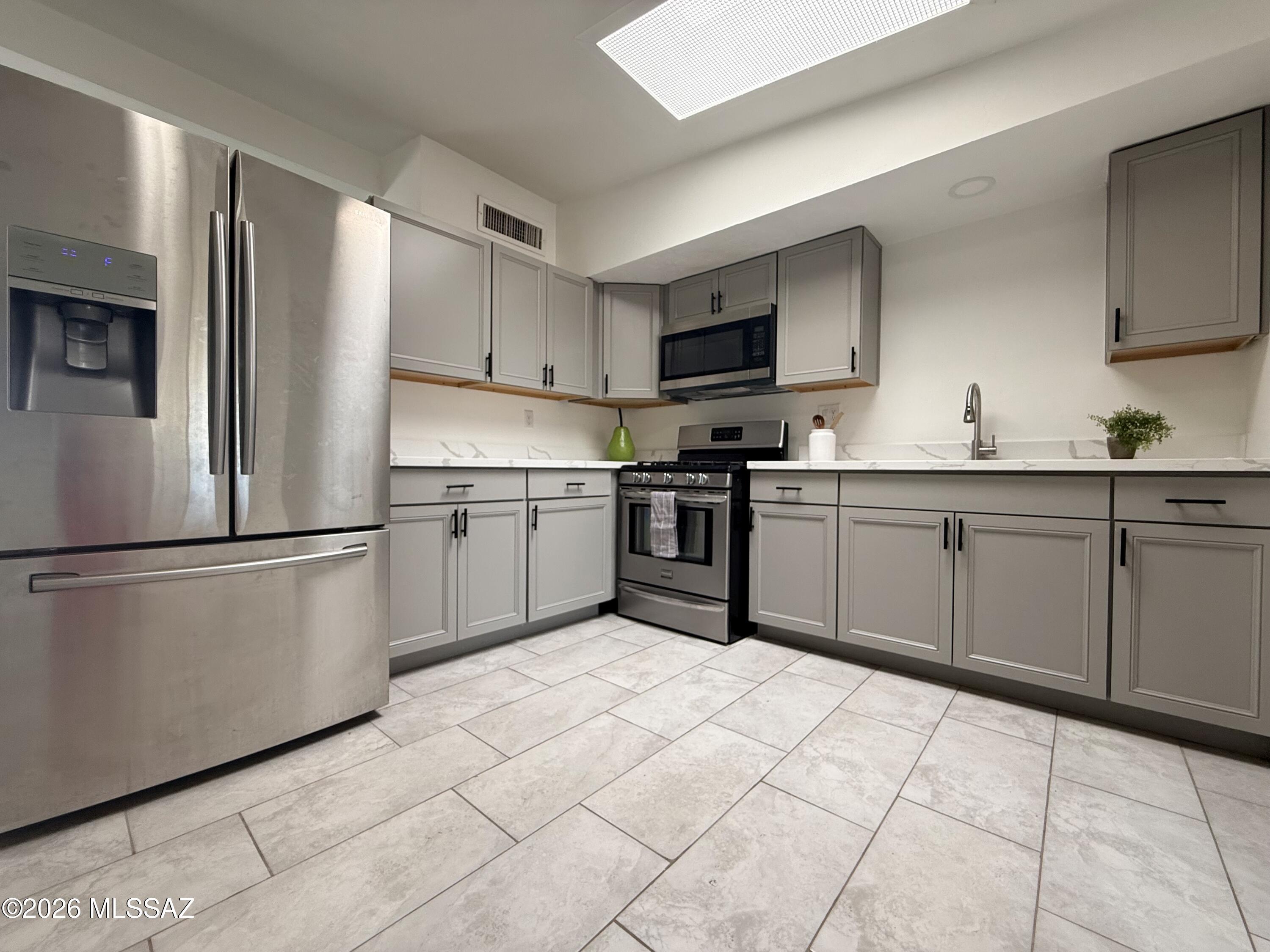 749 W Calle Margarita