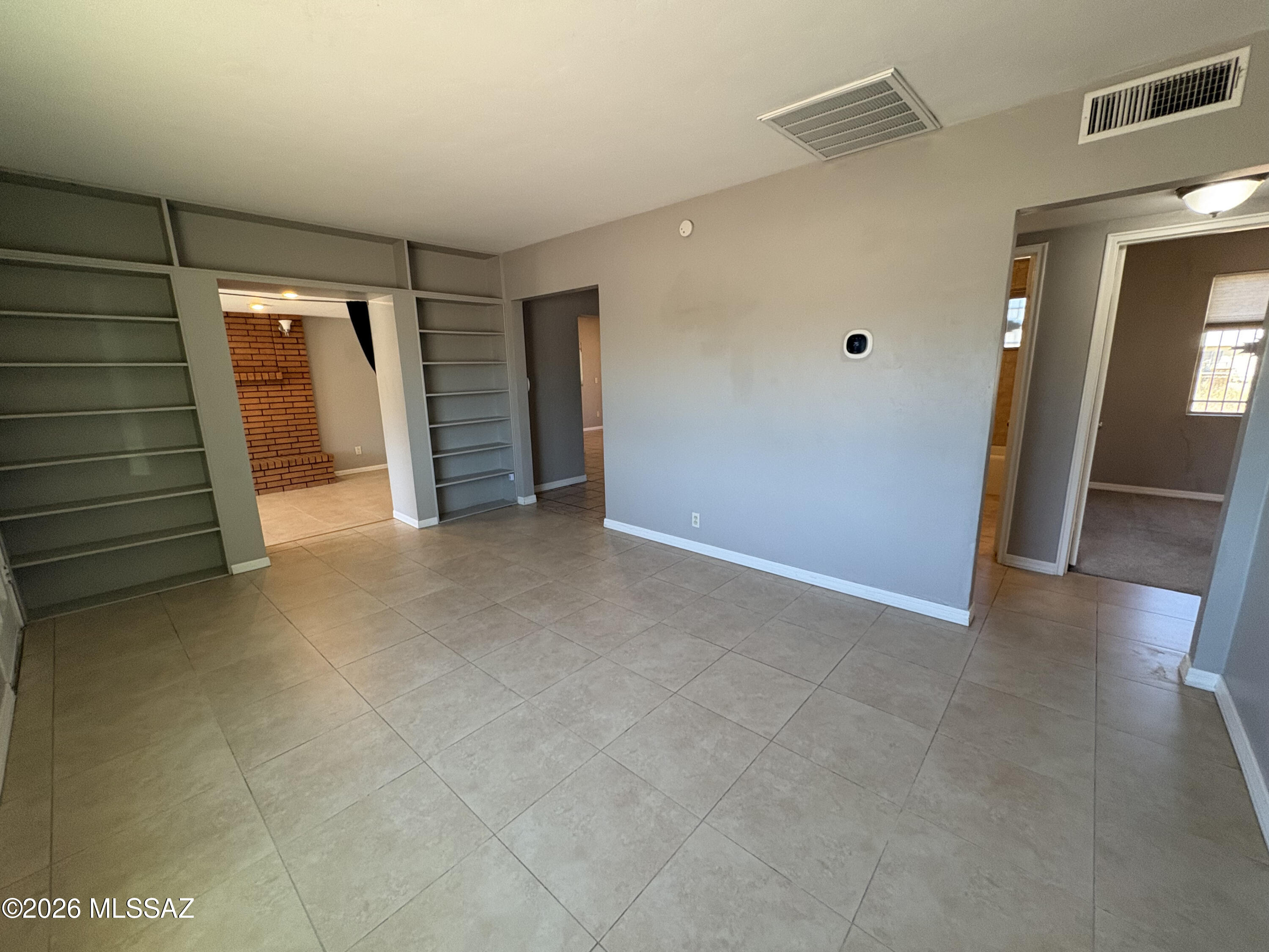 2002 S Kelvin Stravenue