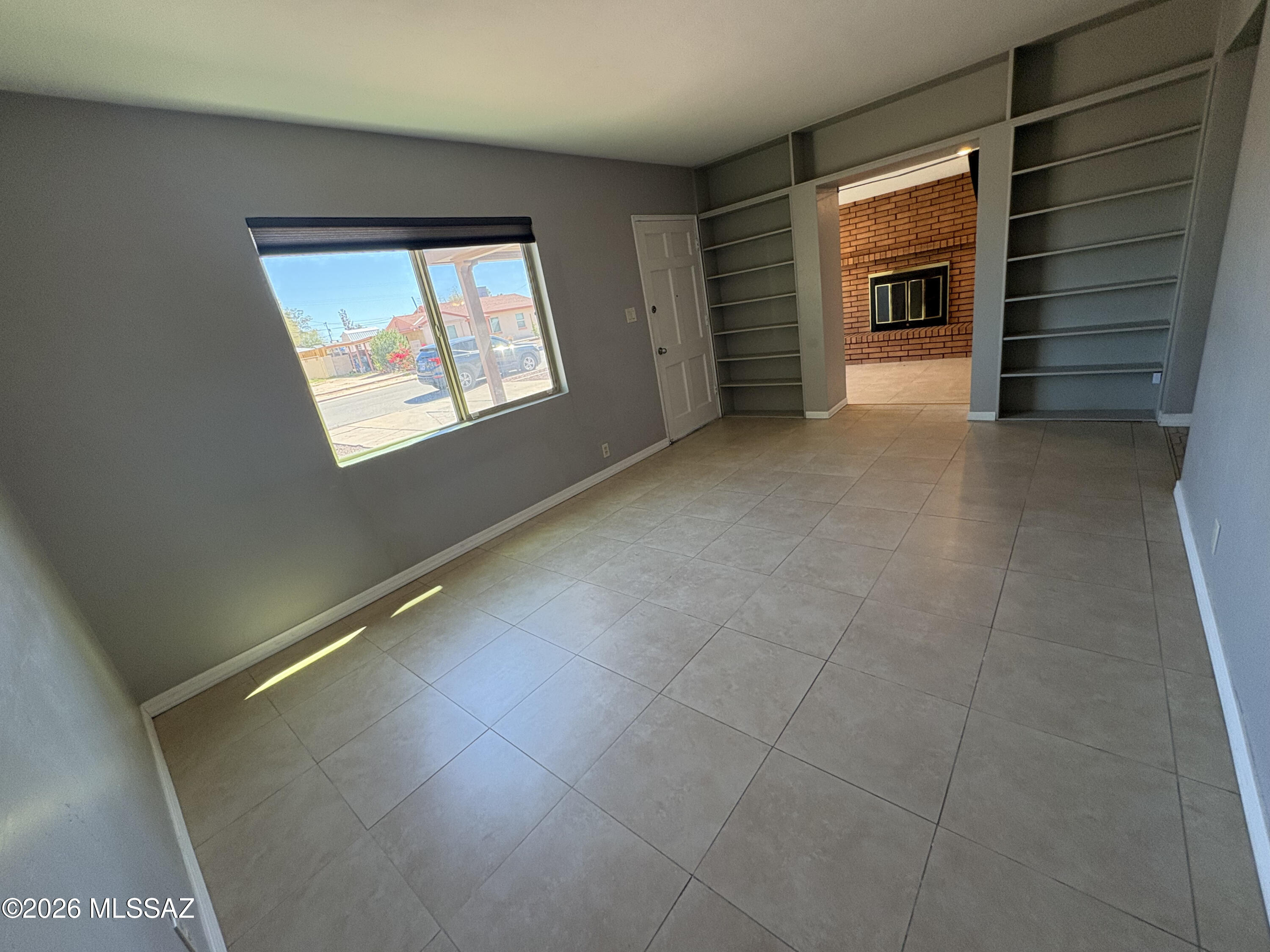 2002 S Kelvin Stravenue