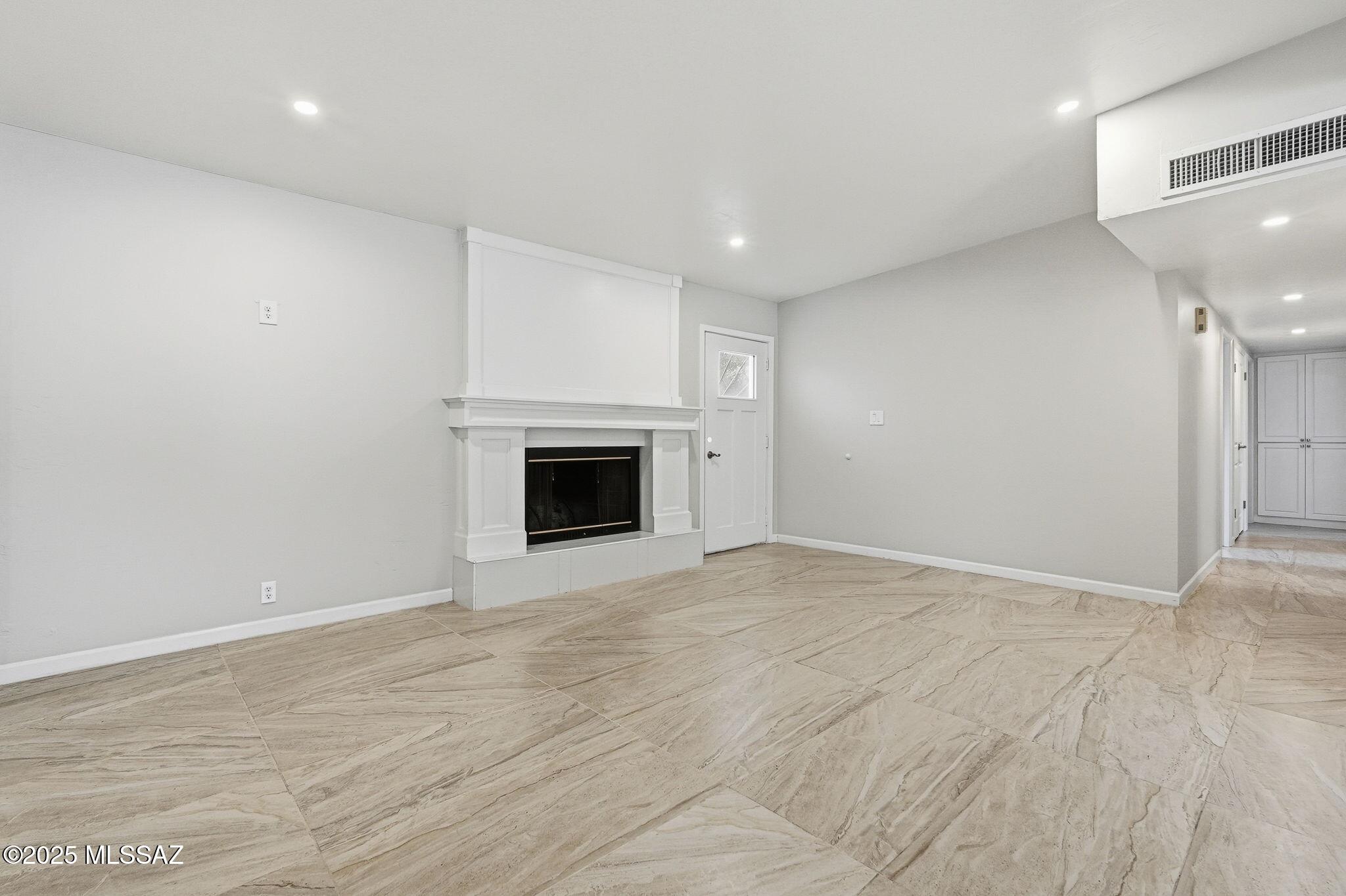 7061 E Edgemont Street