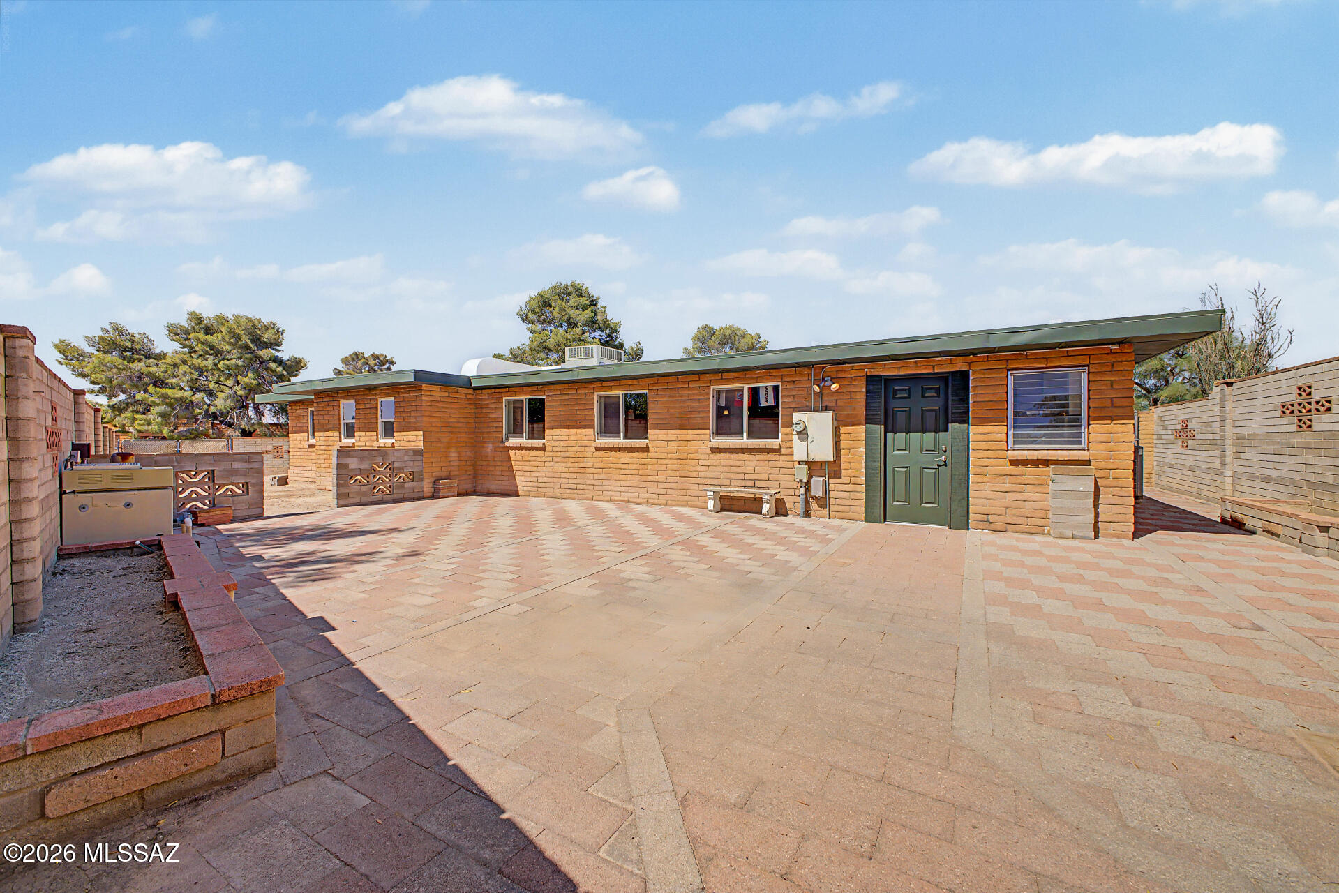 Essex Gardens East (1-44) - Residential