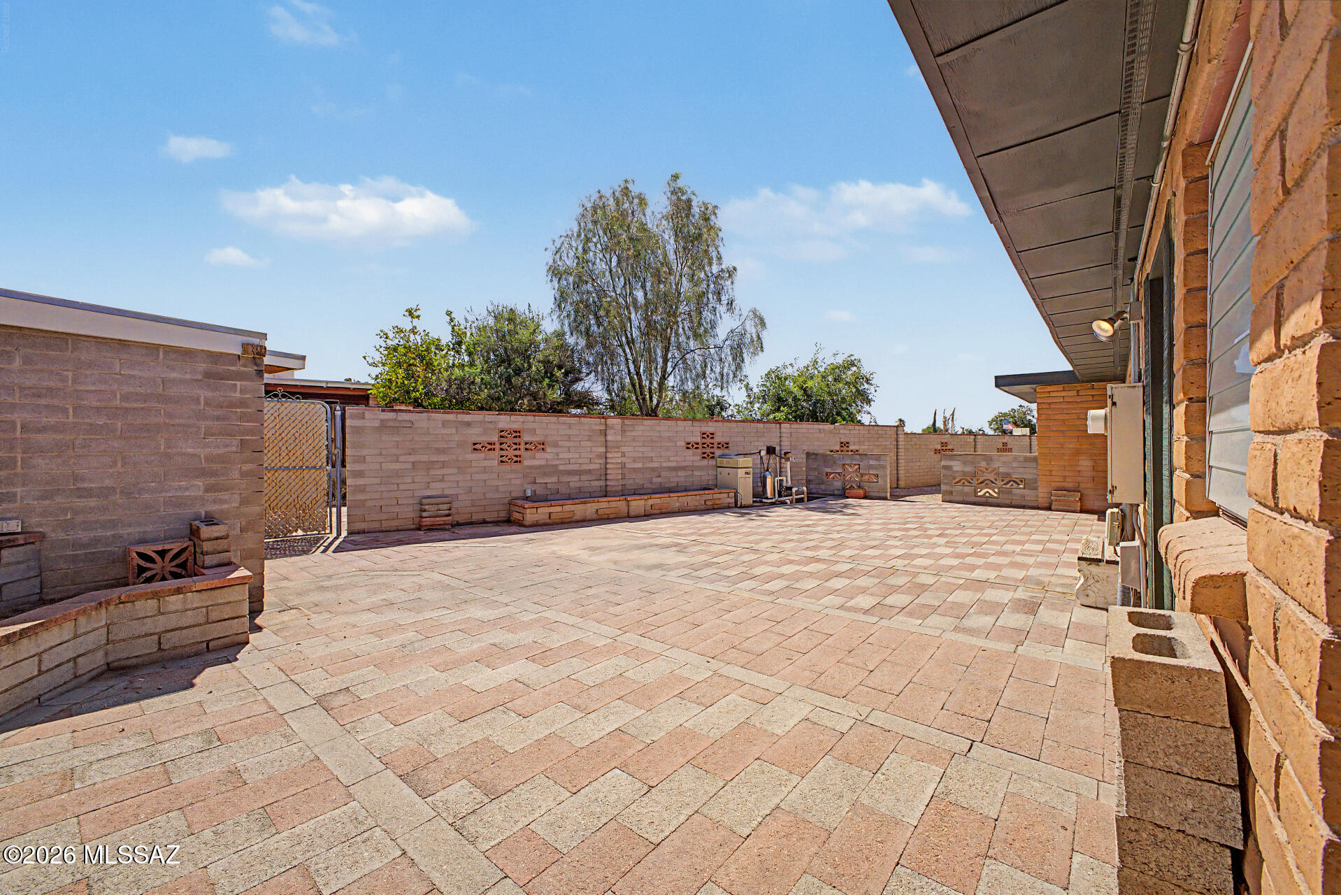 Essex Gardens East (1-44) - Residential