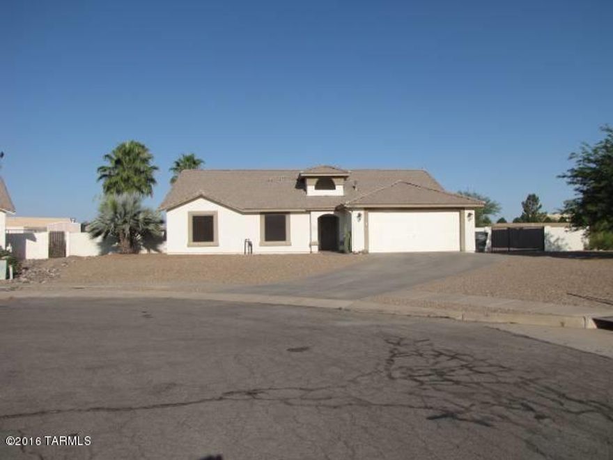 Great 4 bedroom home on huge premium cul-de-sac lot.  Open kitchen overlooking family room.   Vaulted ceilings w/fans, Master suite with large walk -in closet.  Gas fireplace in living room, formal dining room, large covered patio(12'x25') overlooking backyard.  Pool(40'x22')   All appliances stay.