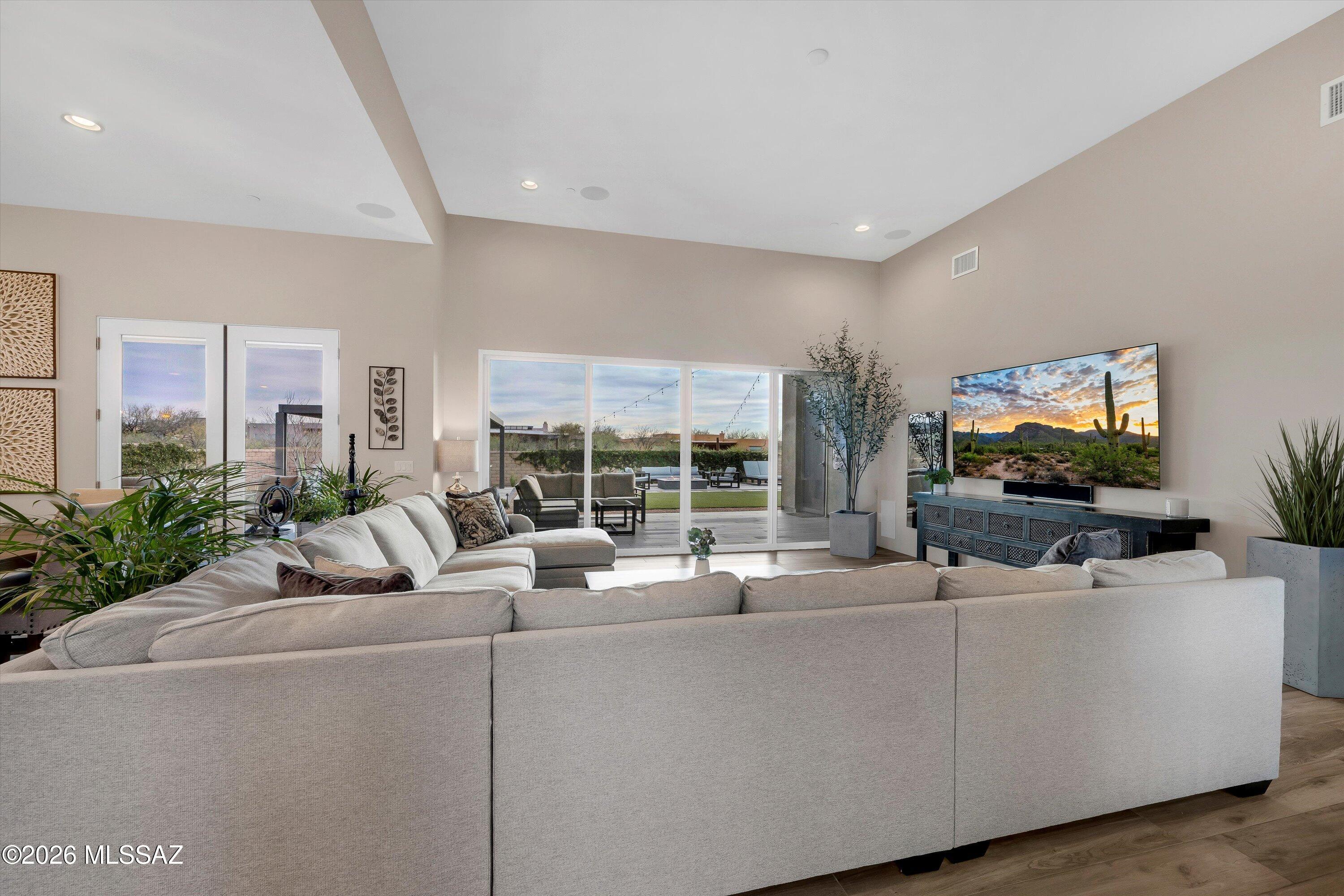 8786 E Placita Rio De Vidrio