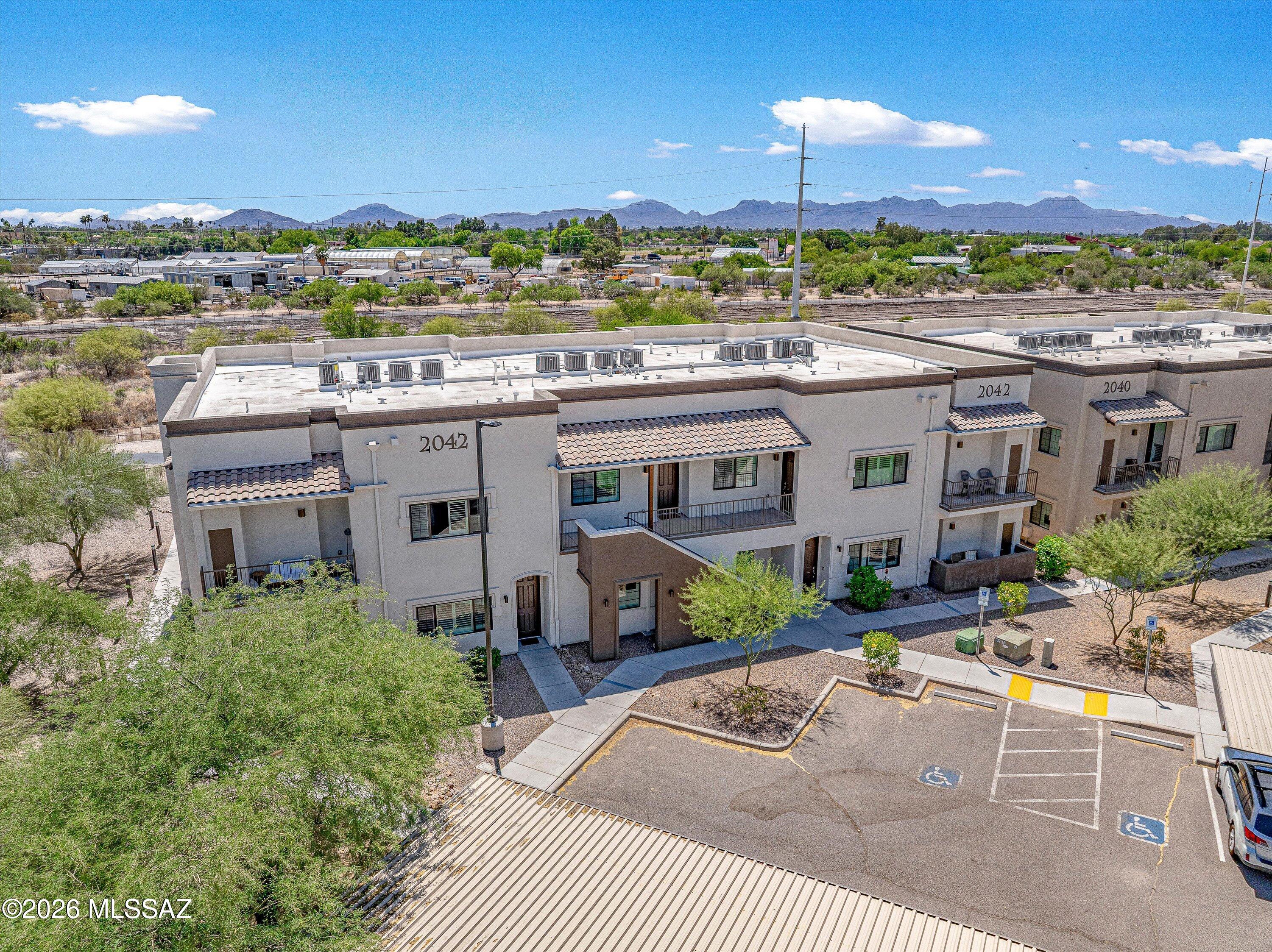 2042 E River Road 204
