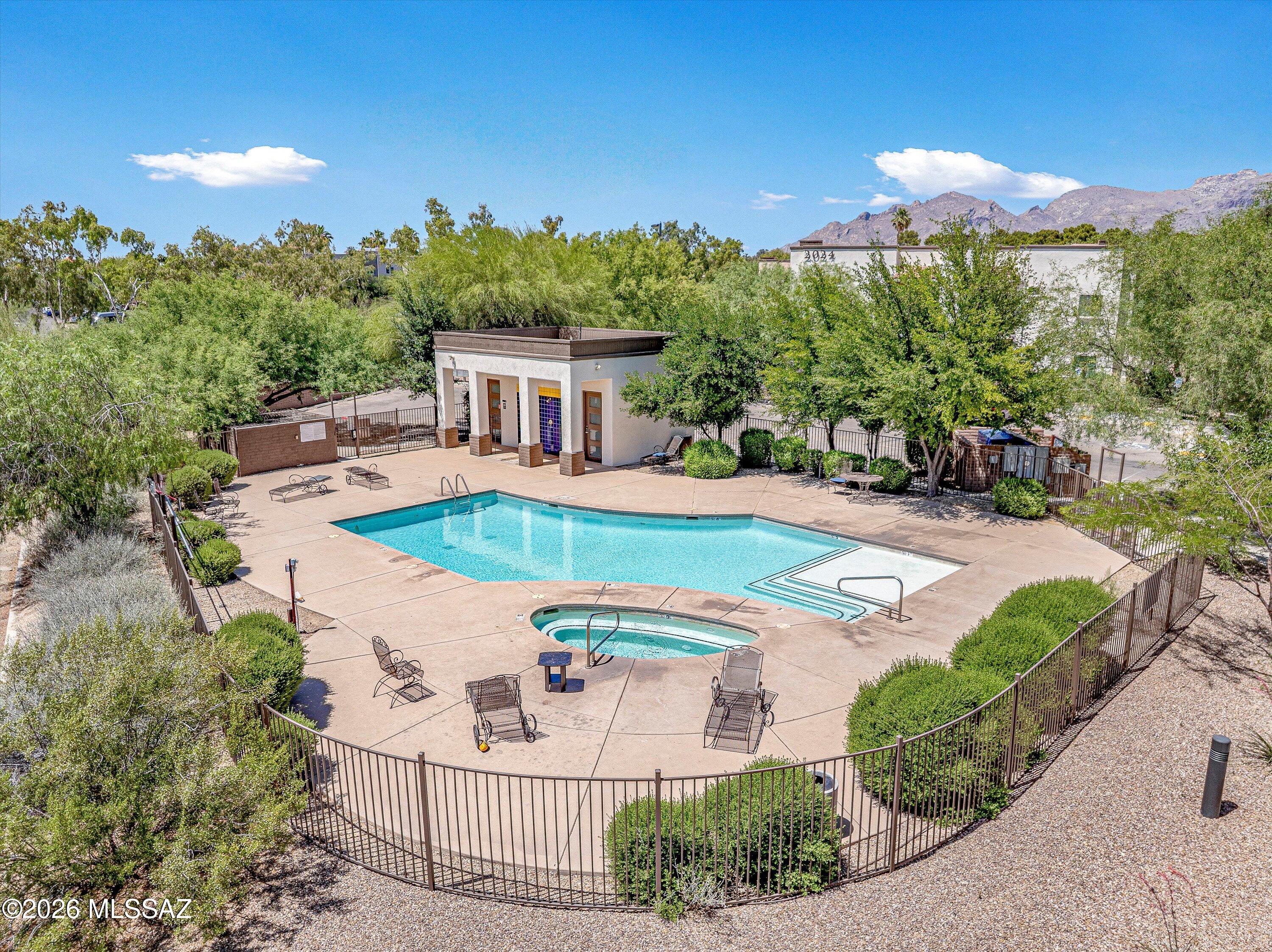 2042 E River Road 204