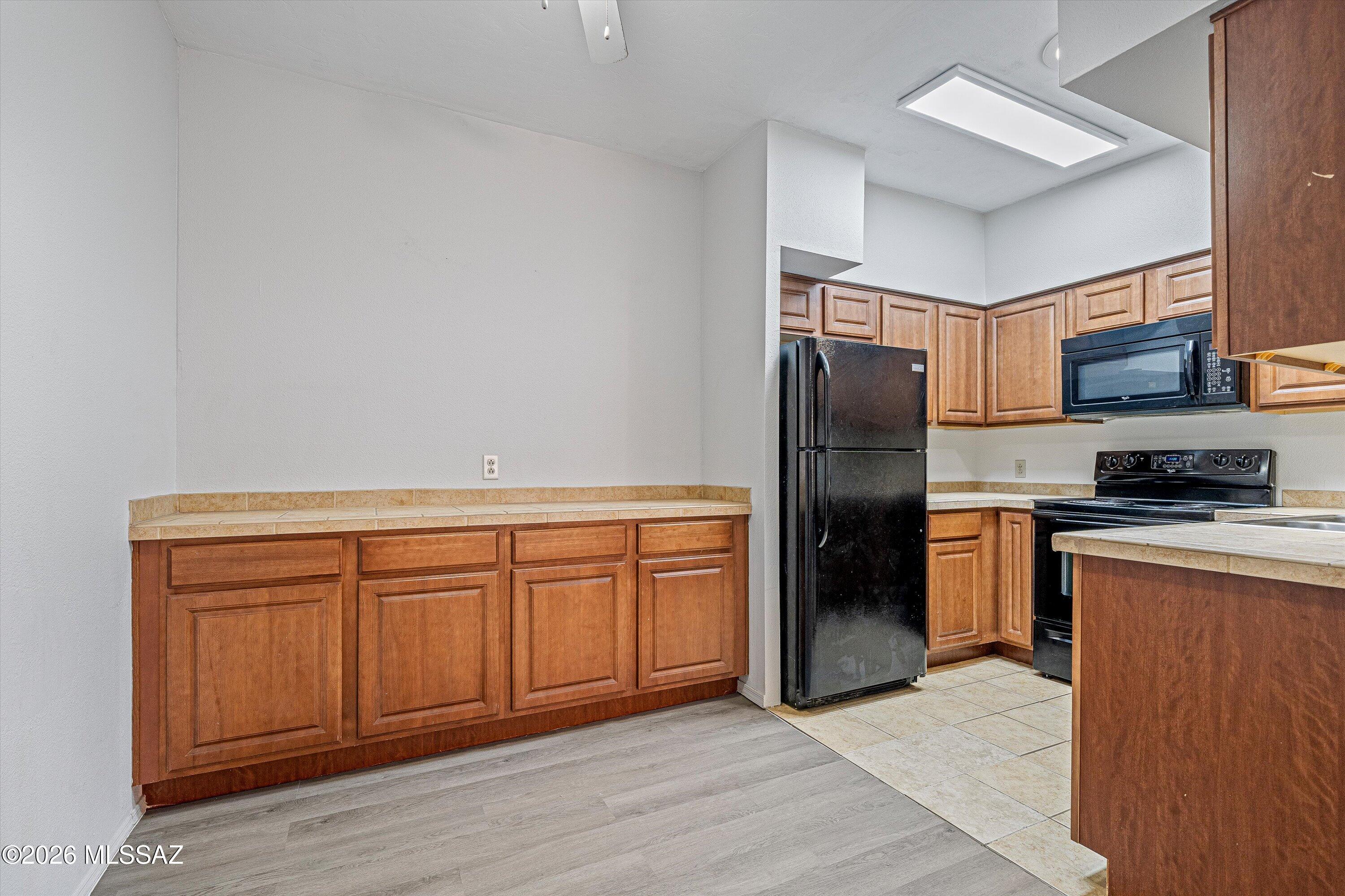 1810 E Blacklidge Drive 610