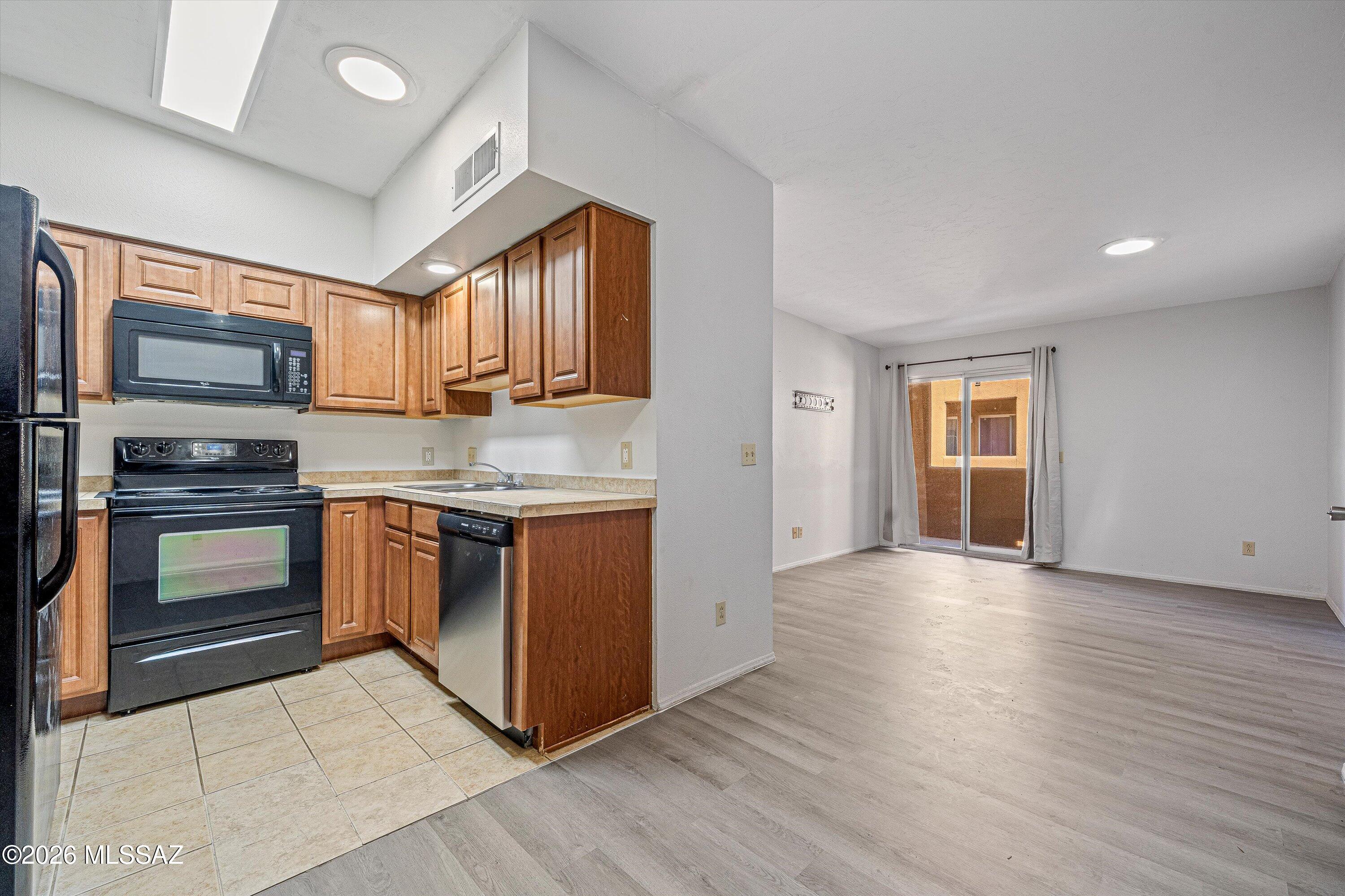 1810 E Blacklidge Drive 610