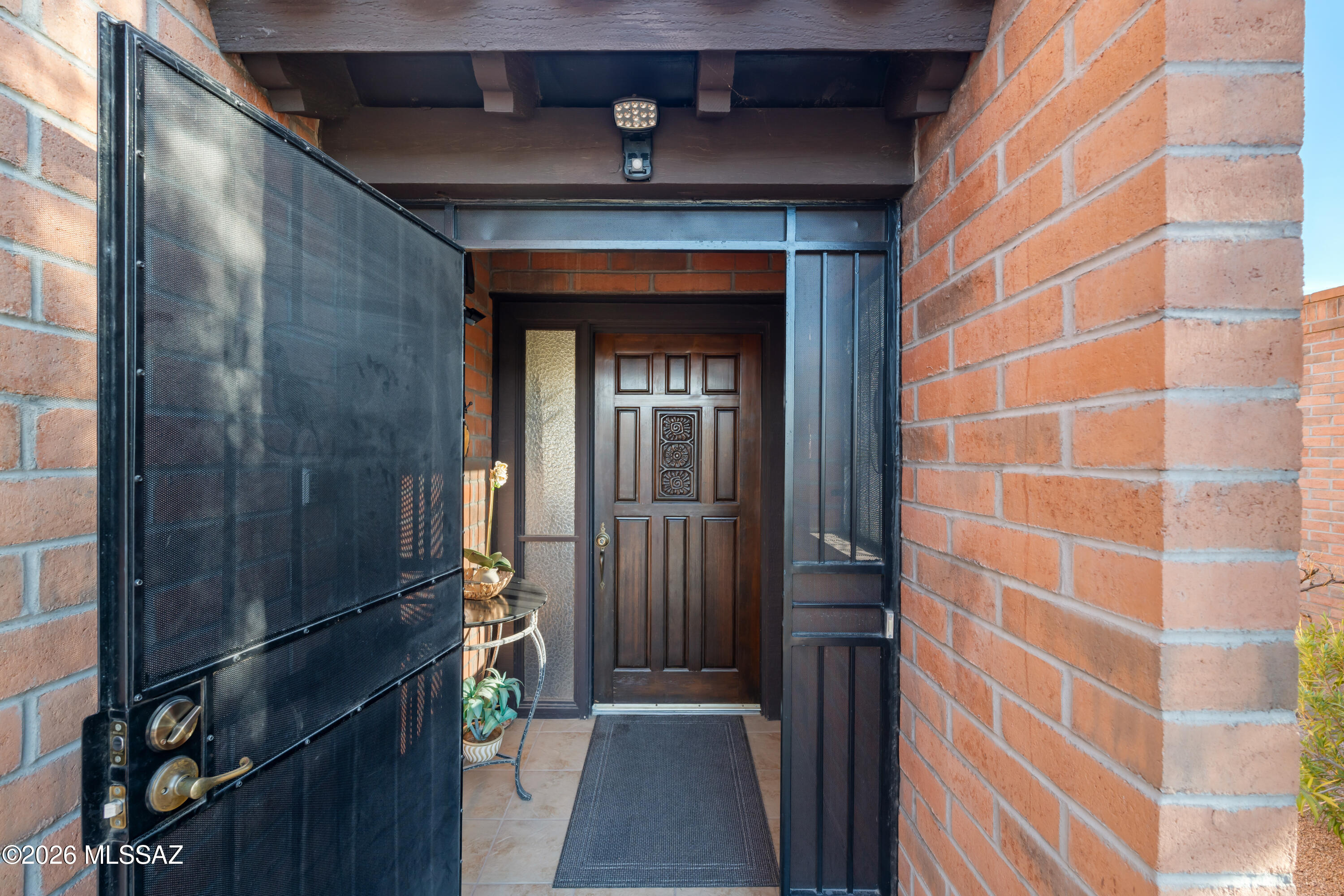 2511 S Calle Cervantes