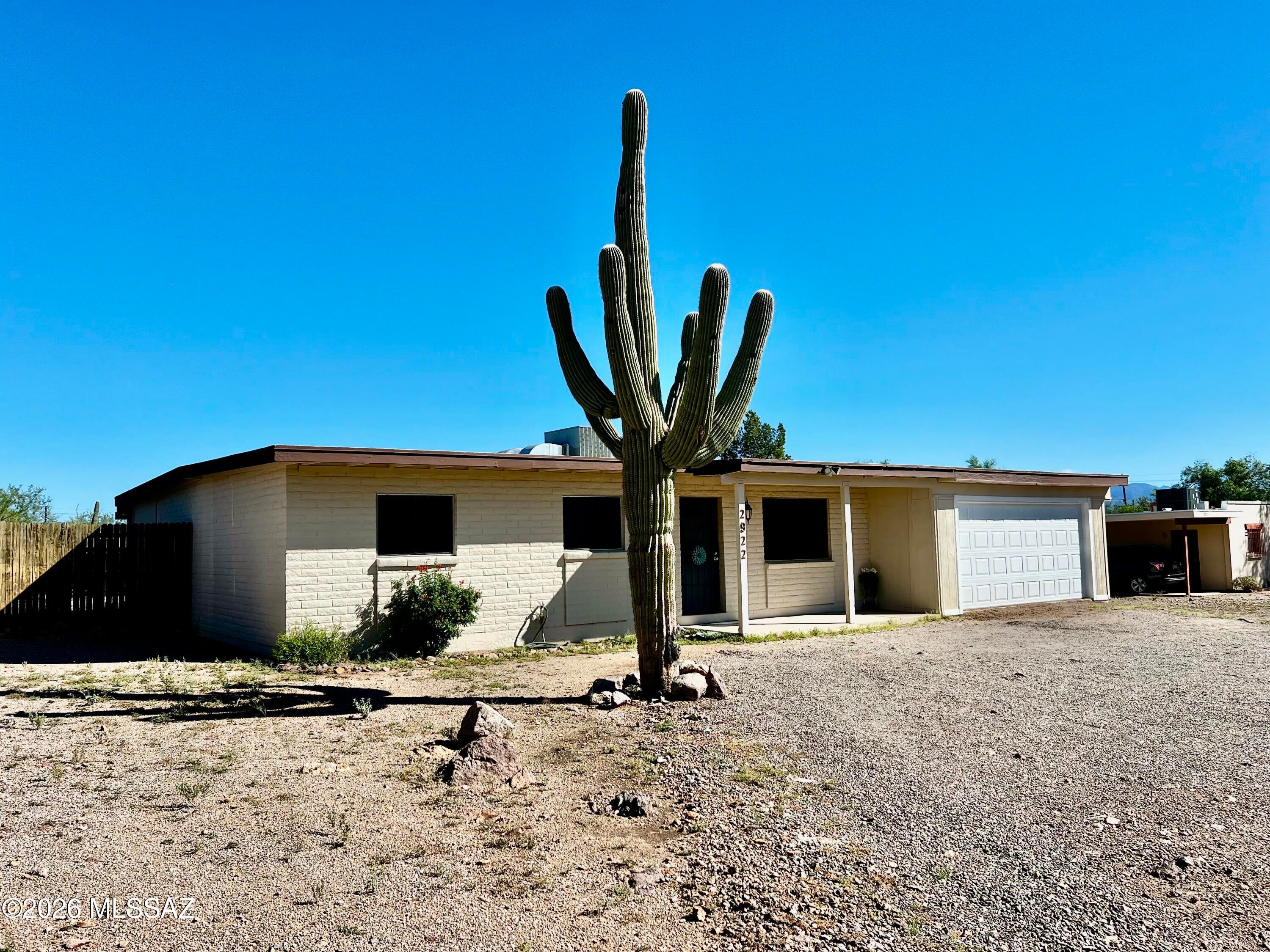 2922 W Ironwood Hill Drive