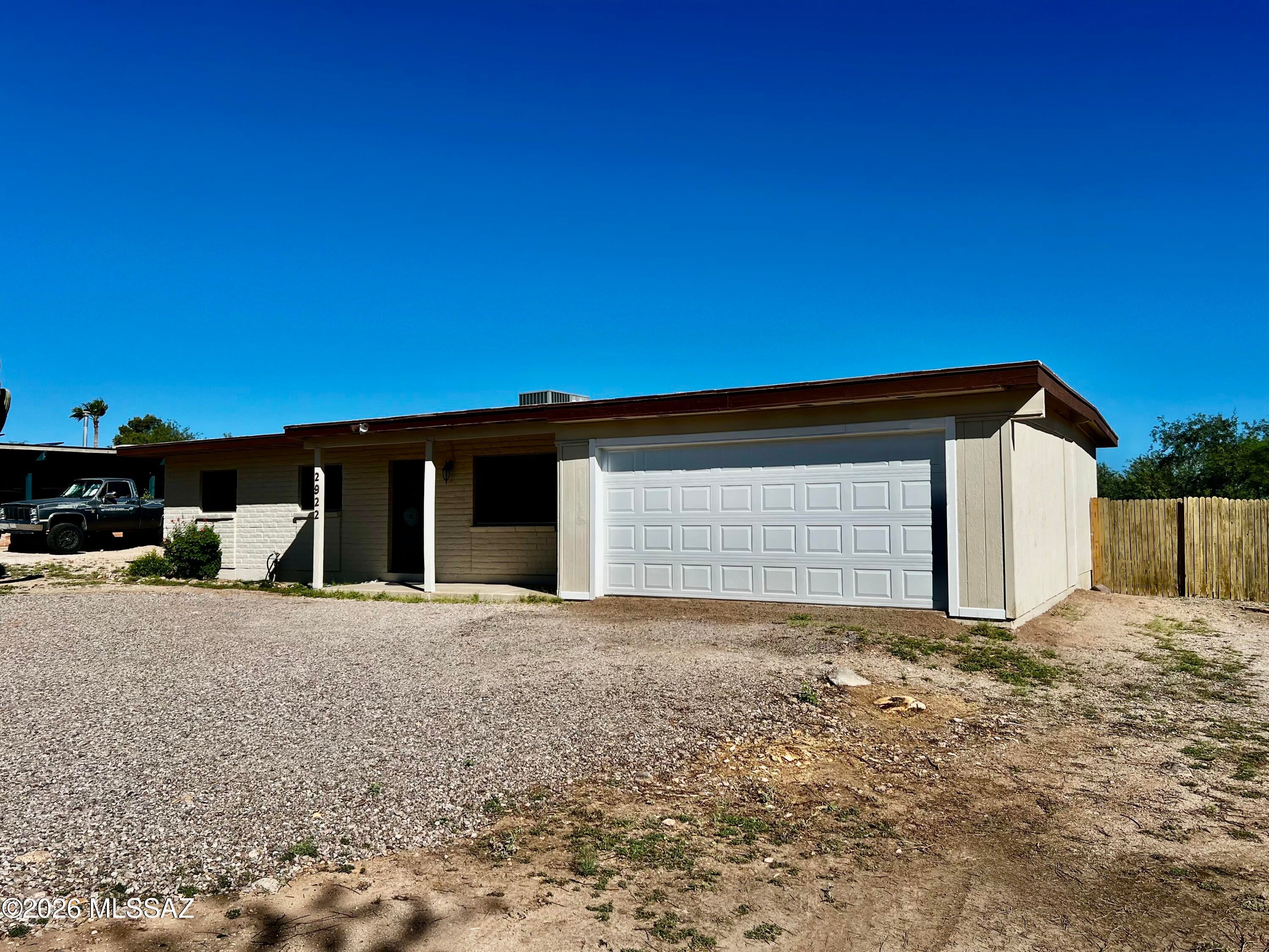2922 W Ironwood Hill Drive