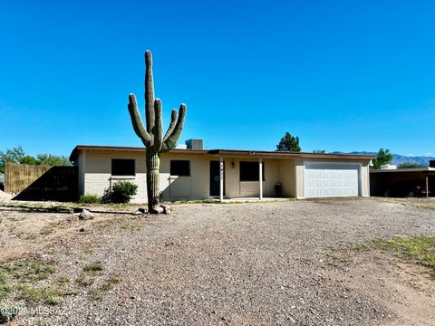 Photo of 2922 W Ironwood Hill Drive, Tucson, AZ 85745 (MLS # 22624124)