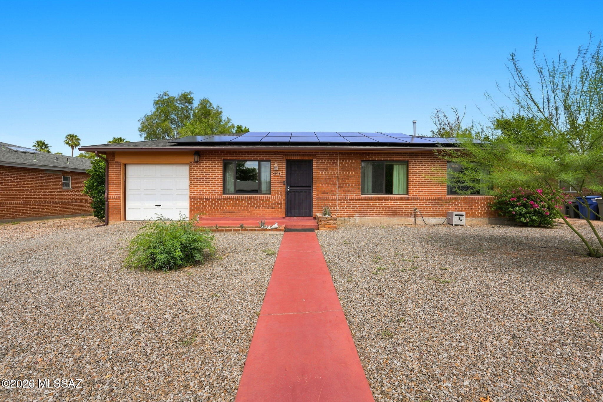 4919 E Cecelia Street