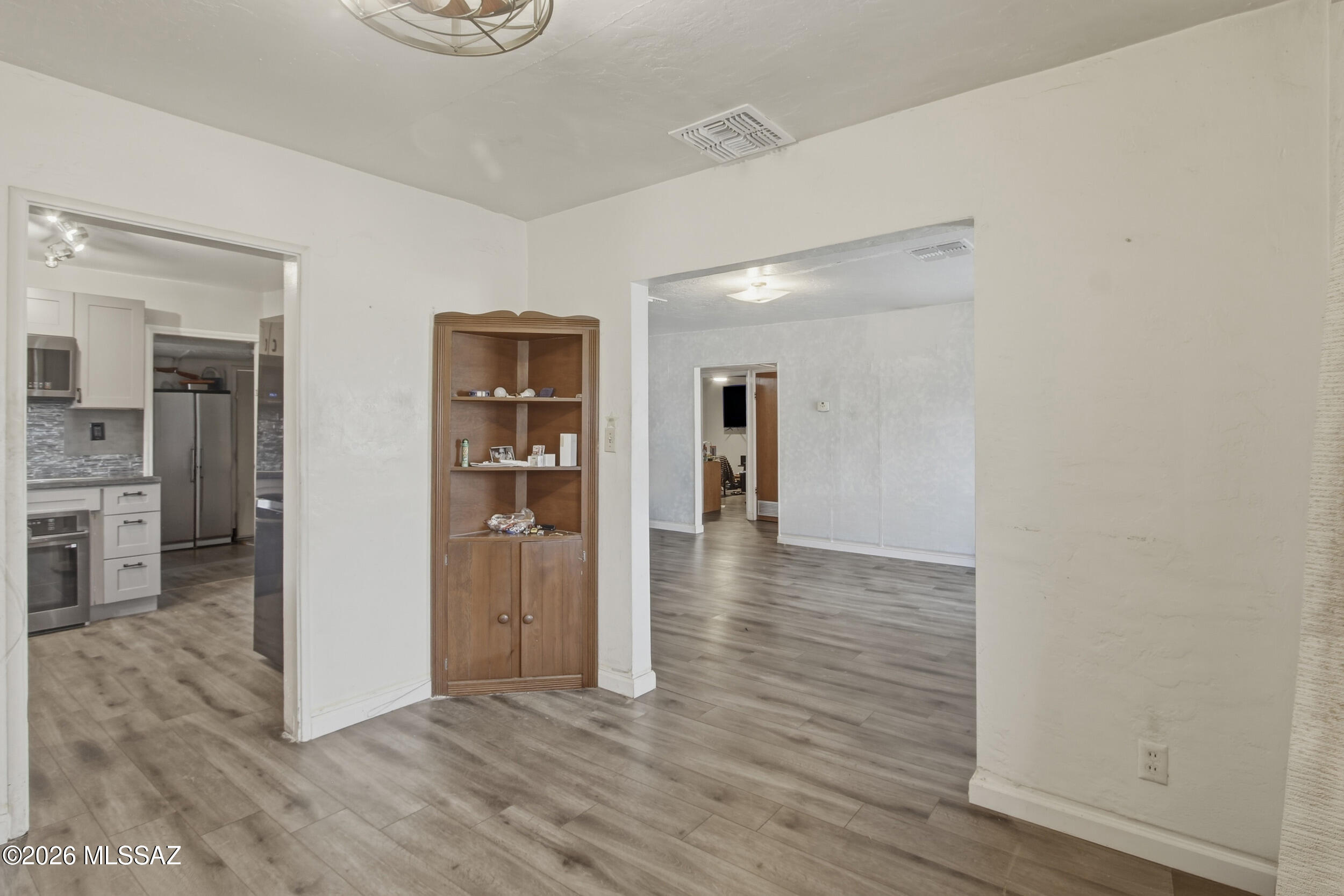 Country Club Manor - Residential