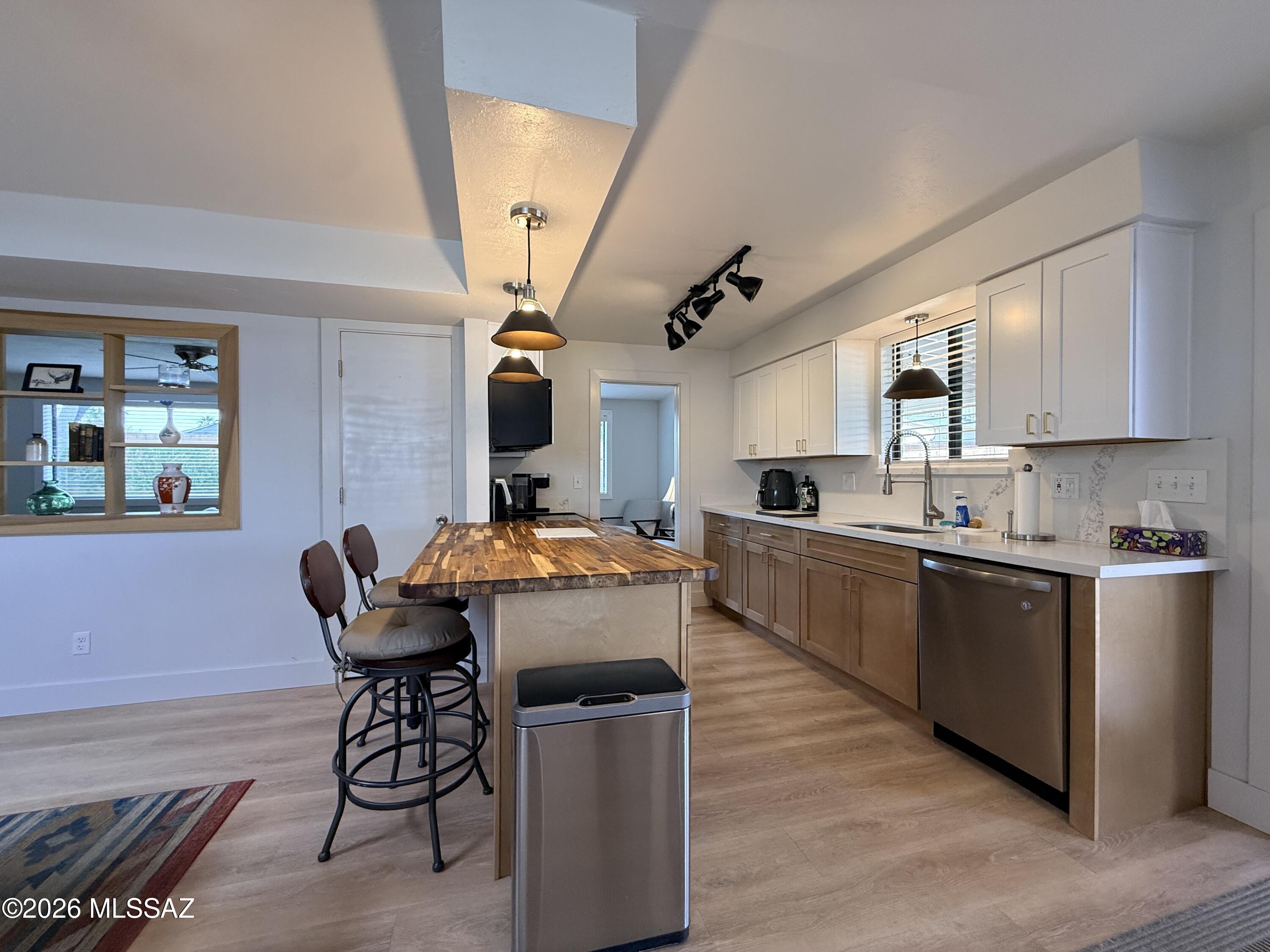 2523 W Calle Paraíso