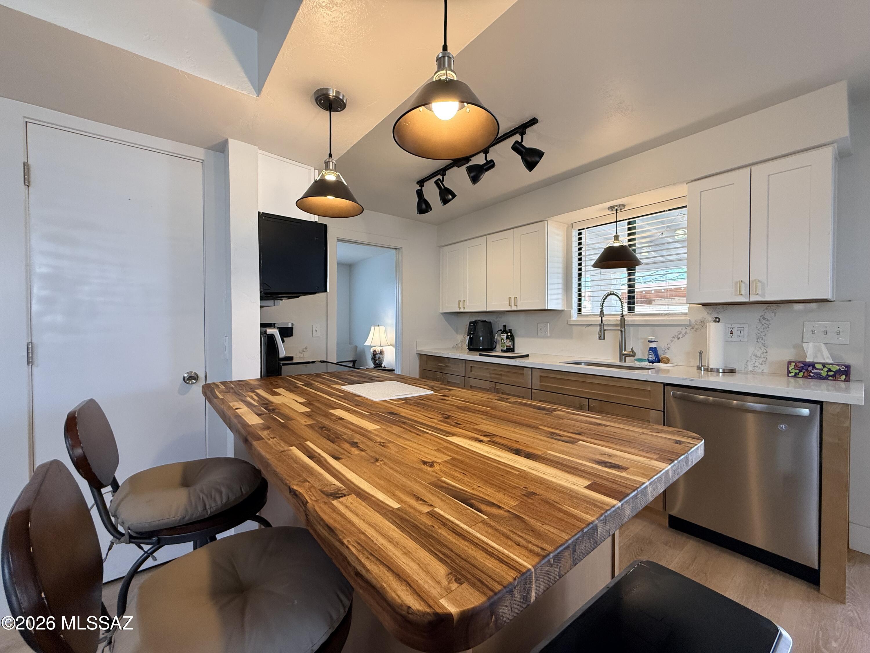 2523 W Calle Paraíso