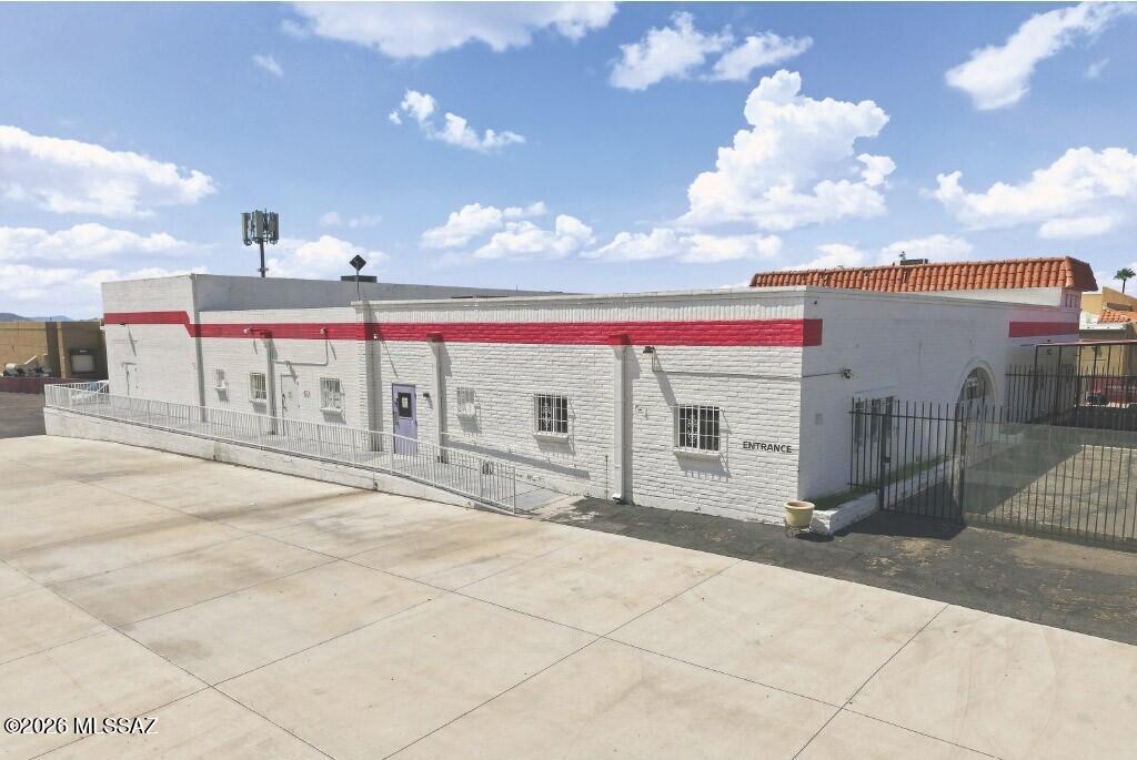 151 W Orange Grove Road