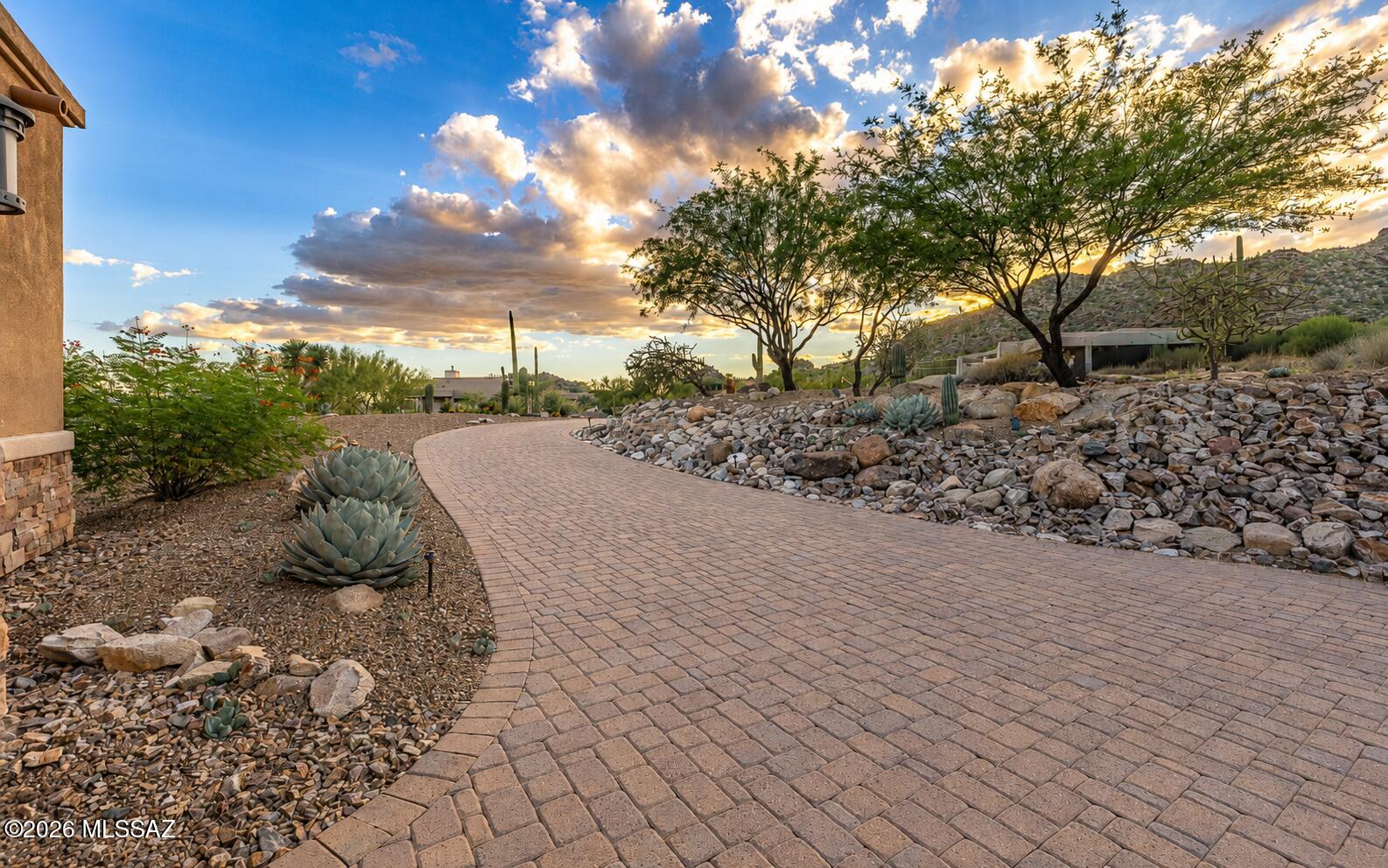 13714 N Nesting Quail Place