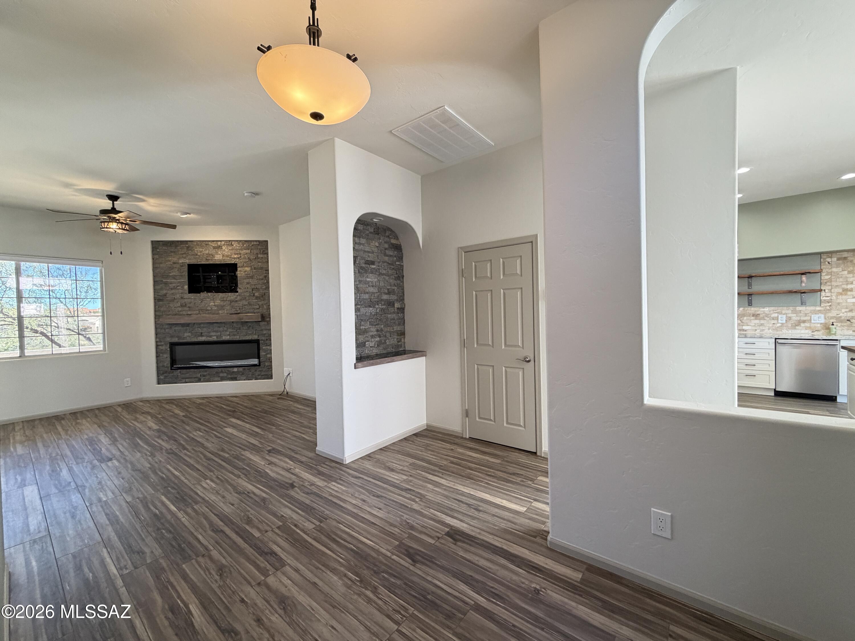 Carmel Pointe (1-104) - Residential Lease