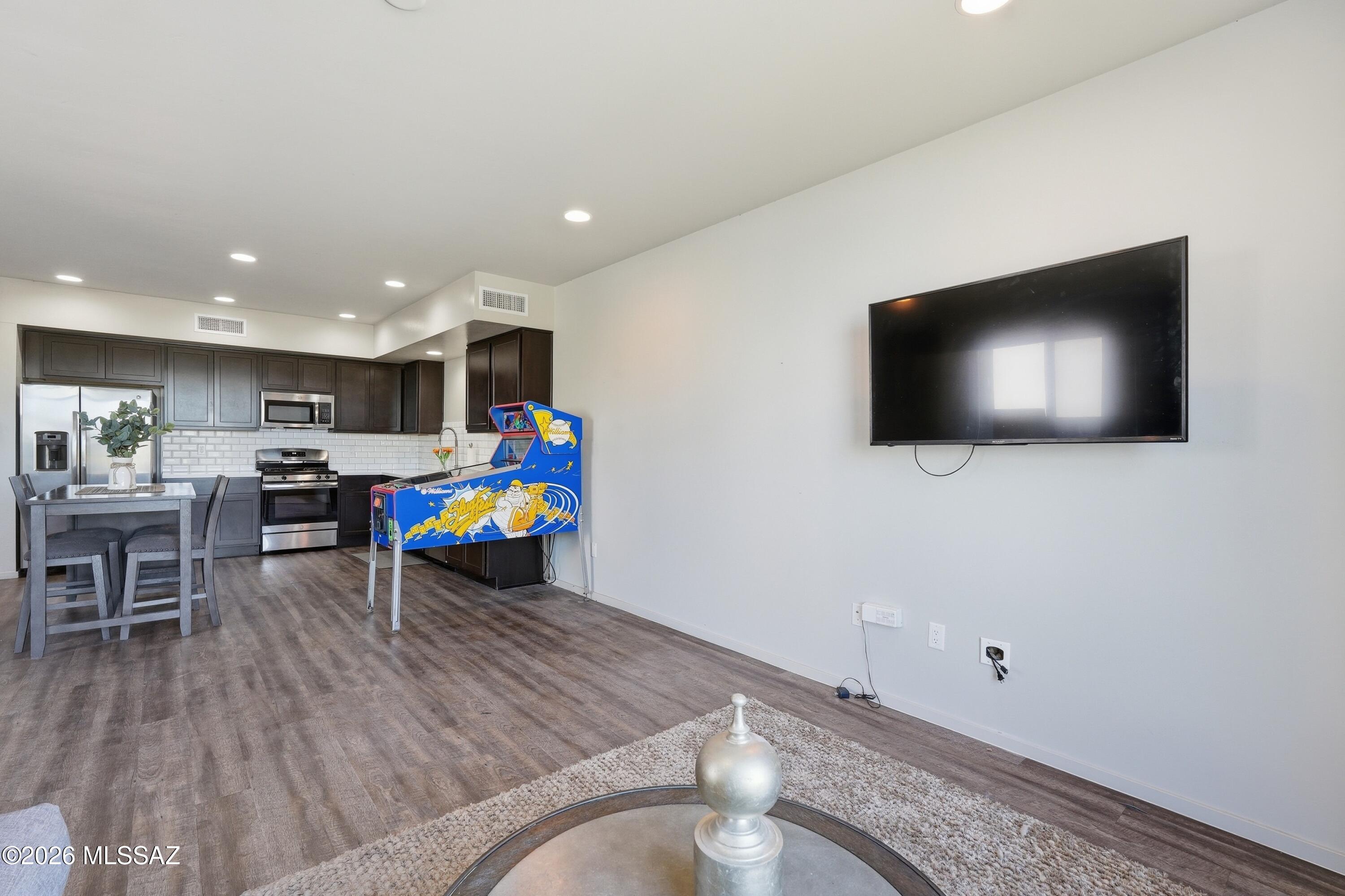Camino Modern SQ20180120608 - Residential