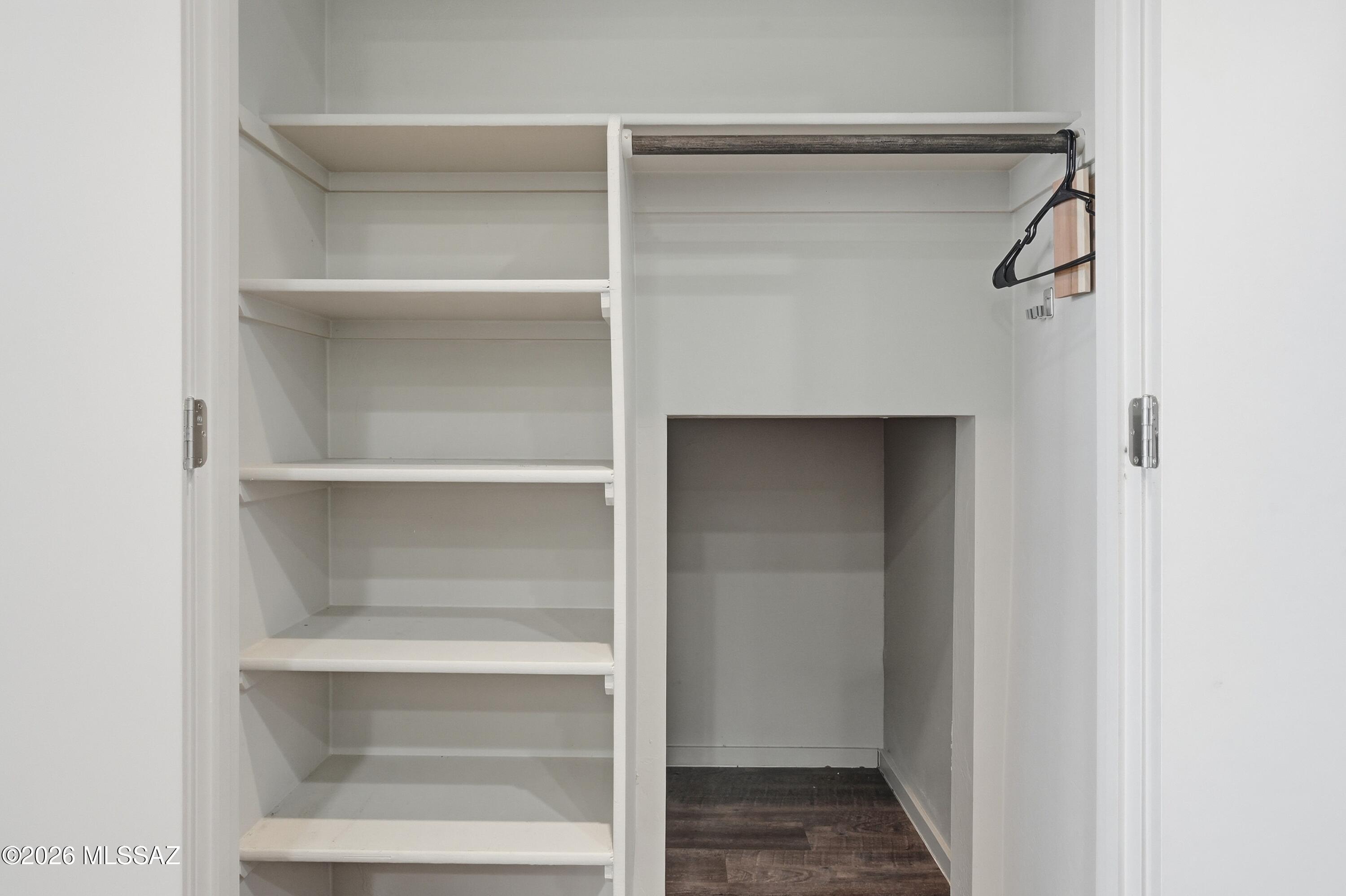 Camino Modern SQ20180120608 - Residential