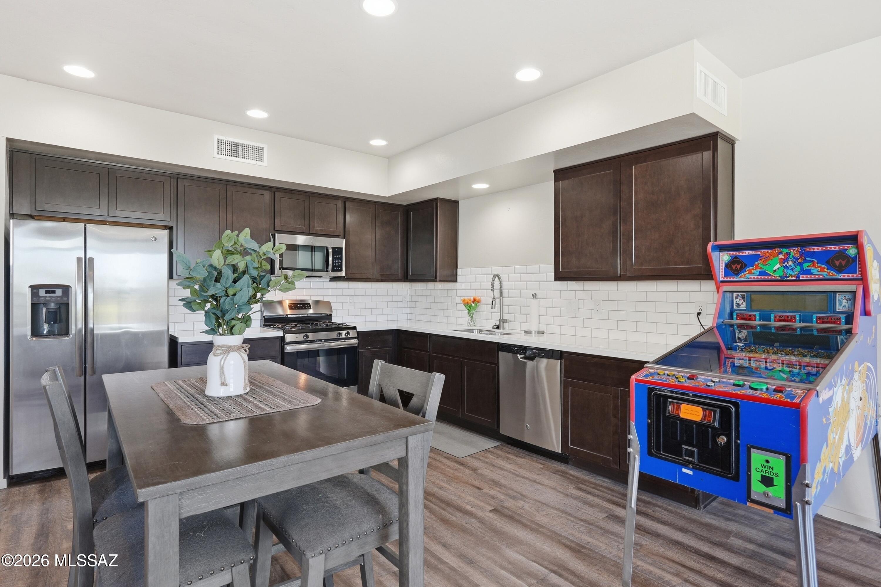 Camino Modern SQ20180120608 - Residential