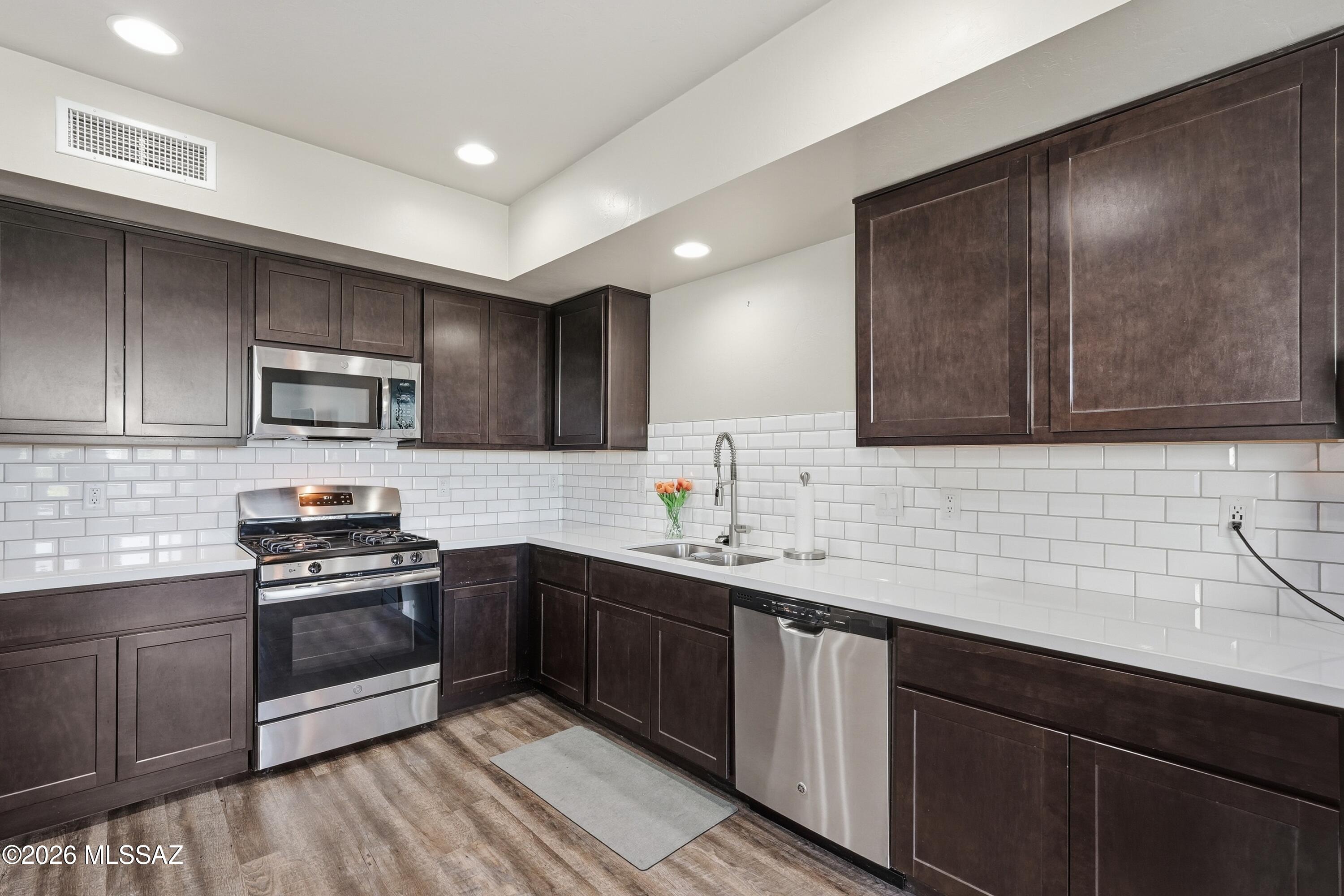Camino Modern SQ20180120608 - Residential