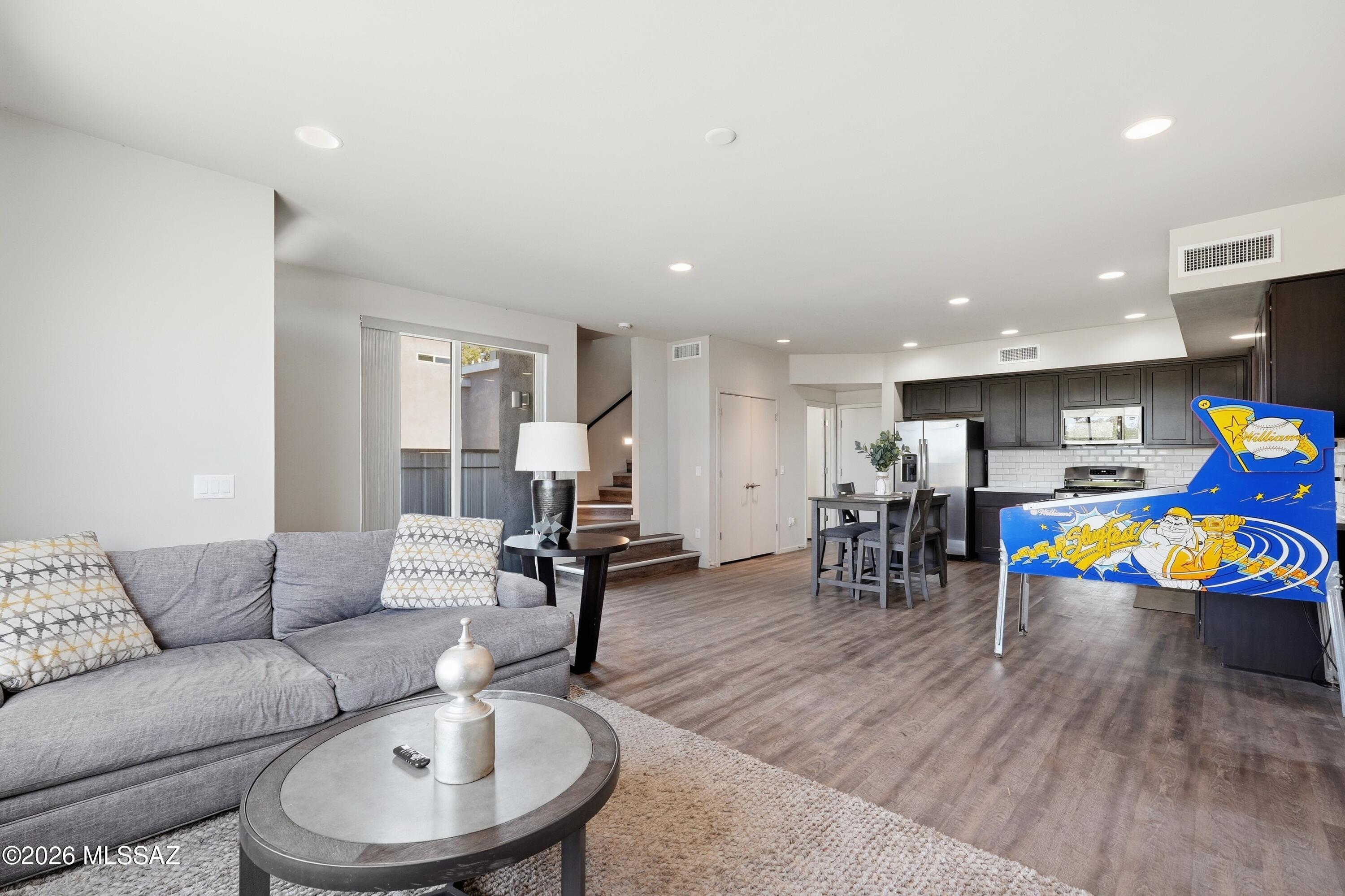 Camino Modern SQ20180120608 - Residential