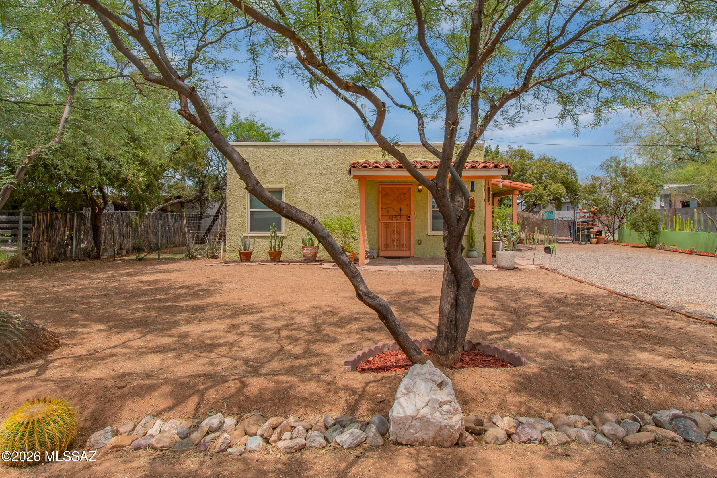 437 E Blacklidge Drive