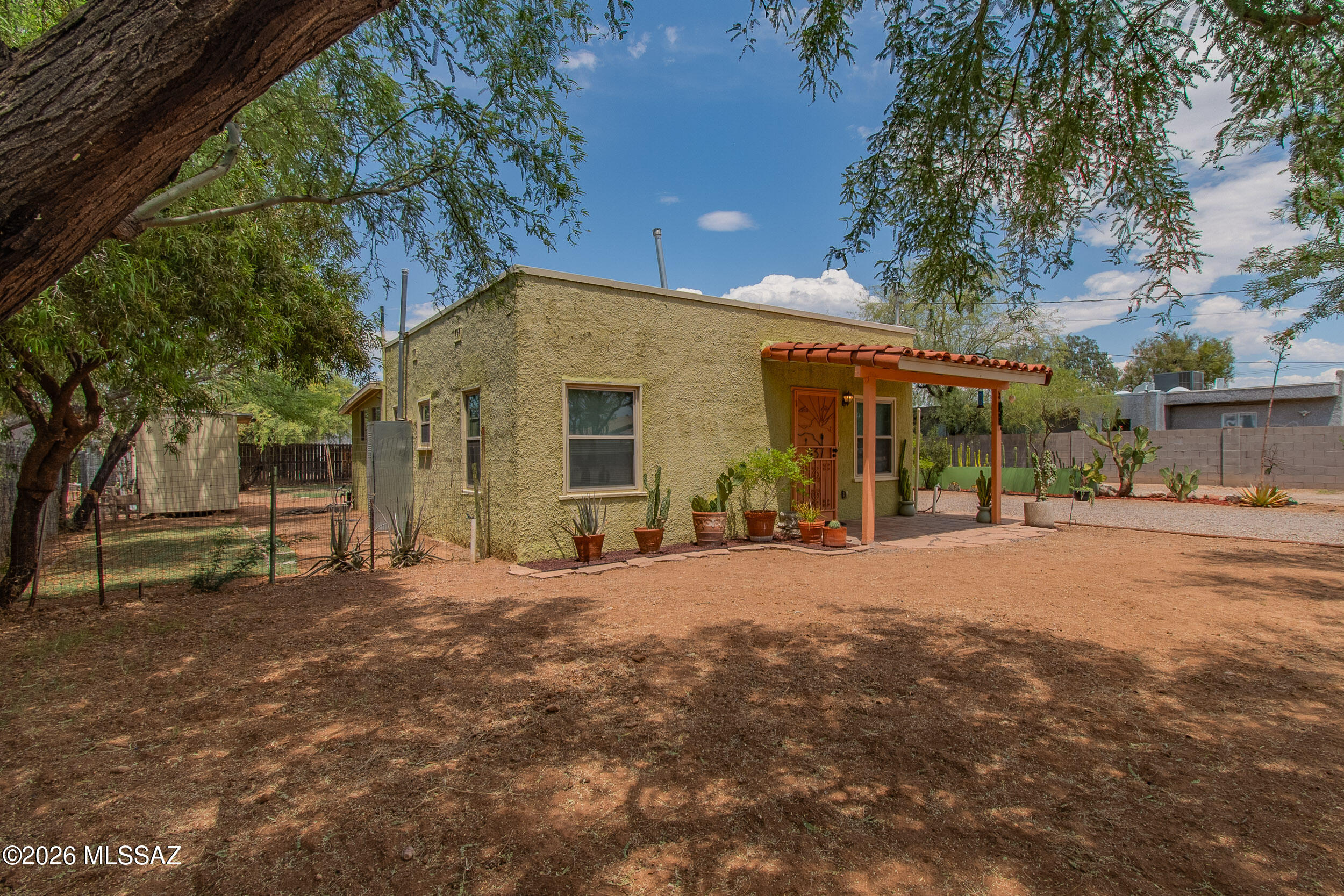 437 E Blacklidge Drive