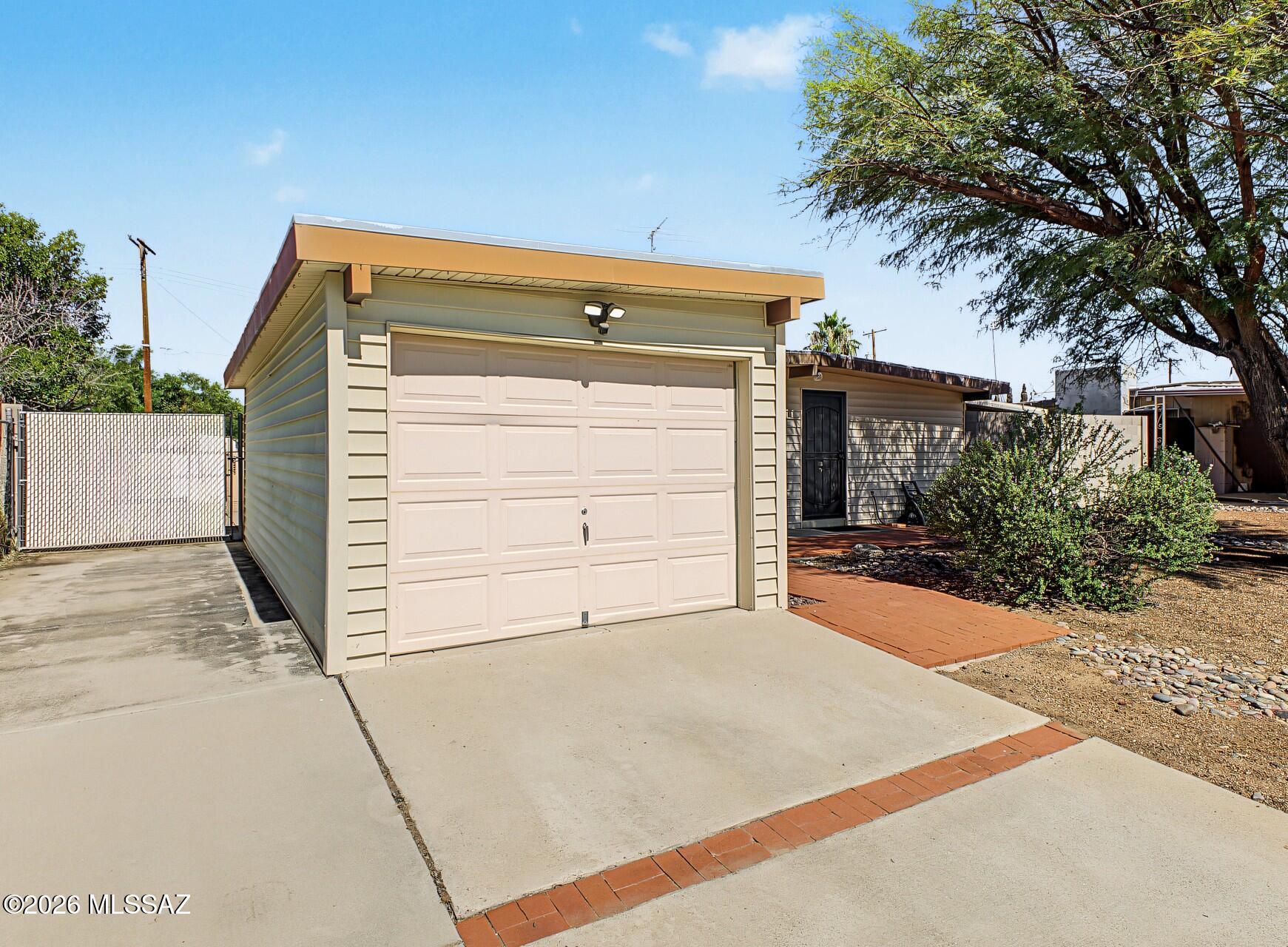 6617 E Nelson Drive