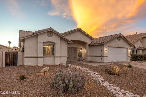 Photo of 12837 N Pioneer Way, Oro Valley, AZ 85737 (MLS # 22607640)